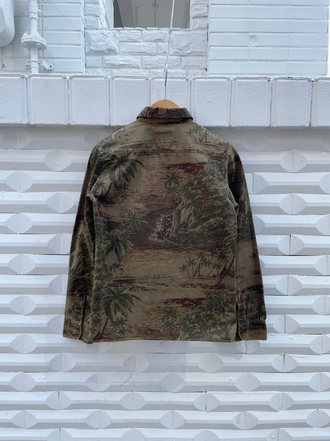 아페쎄 코튼 셔츠 하와이안 패턴 체스트 싱글 포켓 버튼 디테일 카키 상품이미지2