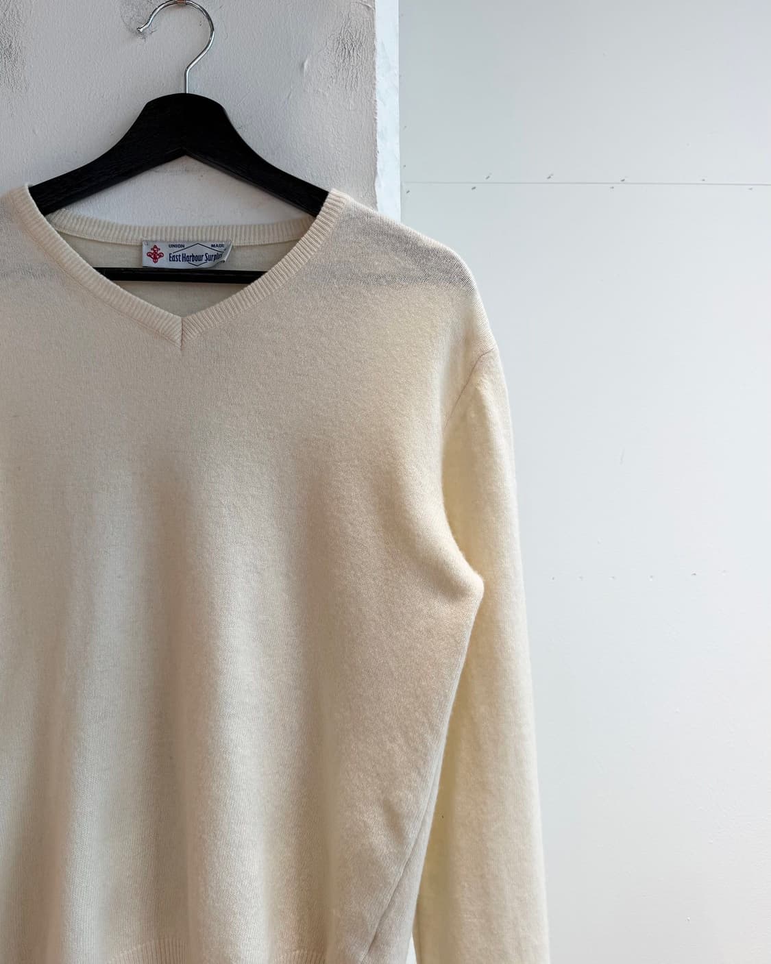 이스트 하버 서플러스 아이보리 브이넥 니트 상품이미지5