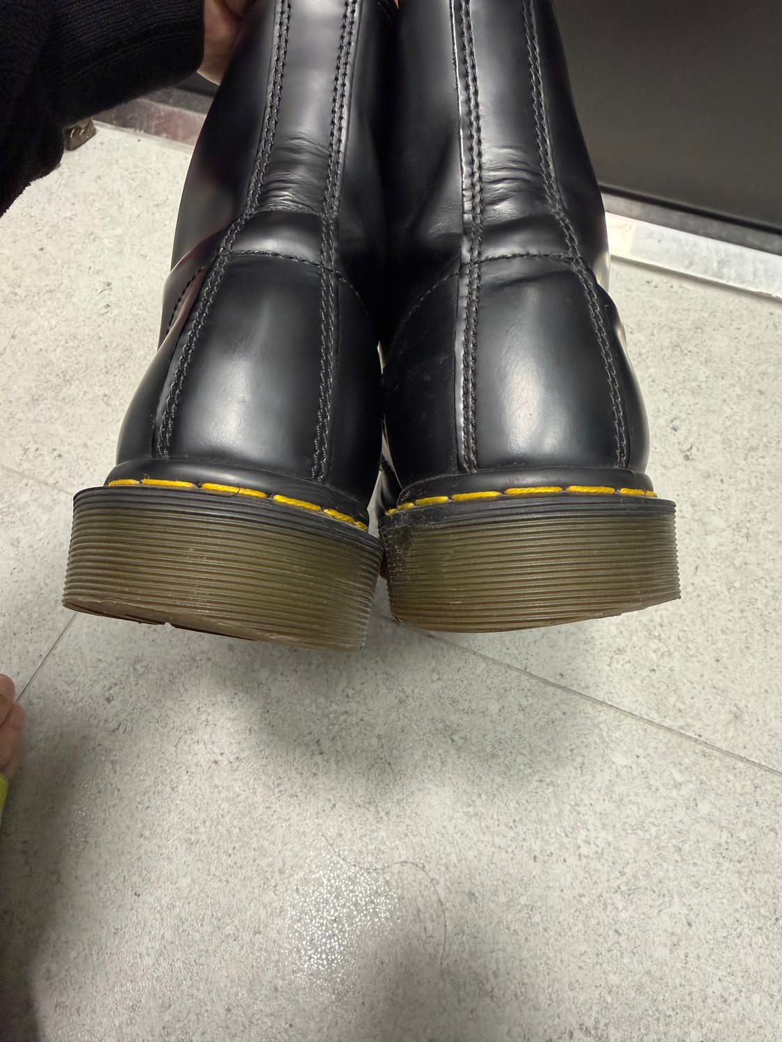 닥터마틴 1460 스무스레더 uk9 상품이미지3