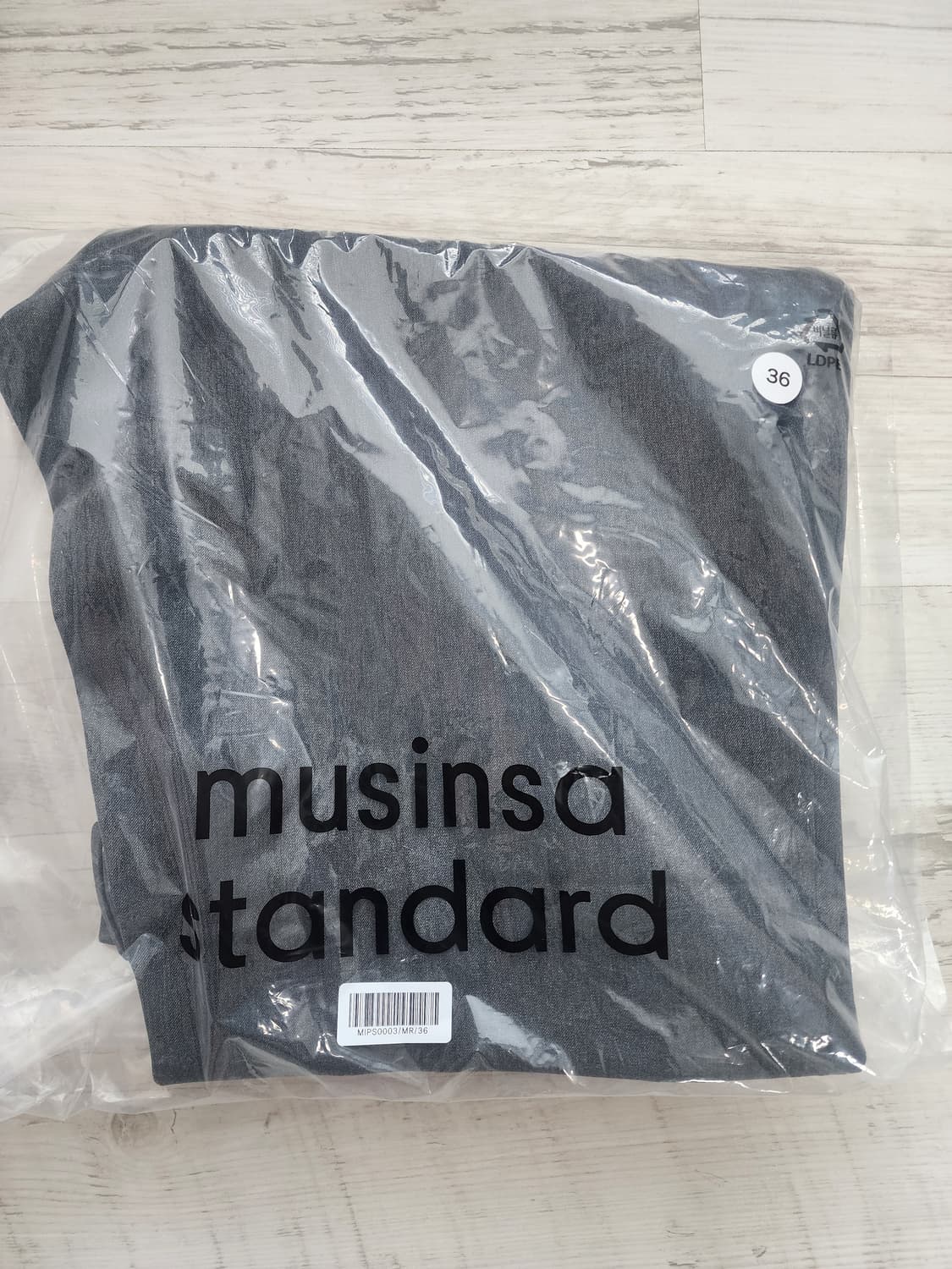 (새상품)무신사스텐다드 세미 와이드 히든 밴딩 슬렉스 36 미디엄 그레이 상품이미지2