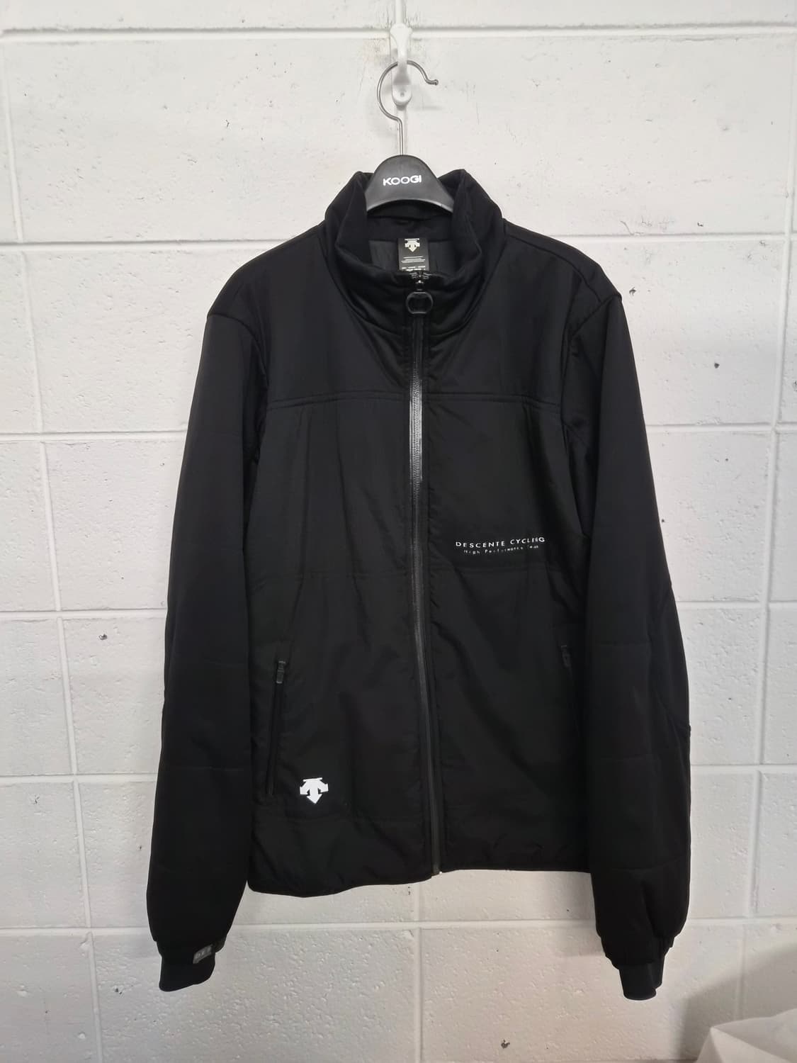 L/100) 데상트 사이클링 자켓 팝니다 상품이미지1
