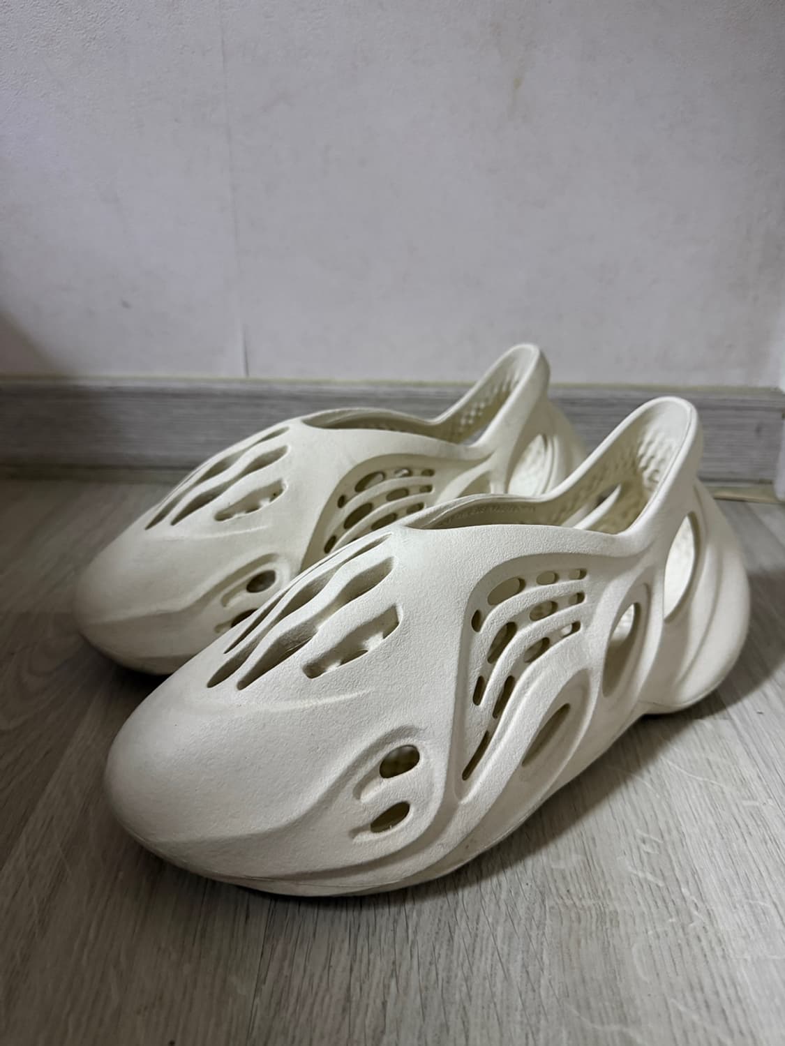 아디다스 이지 폼 러너 FY4567 (270) 상품이미지1