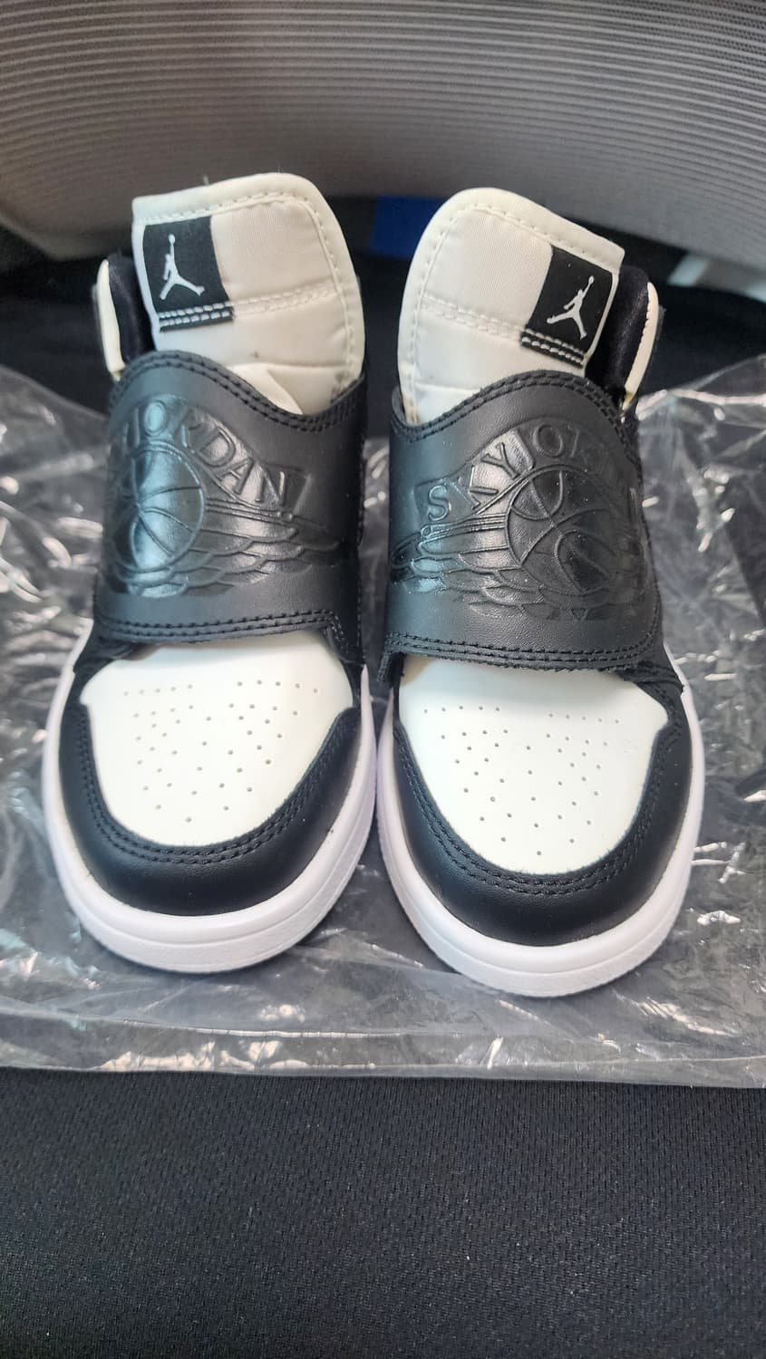 조던 키즈 벨크로 운동화 블랙/화이트 상품이미지1