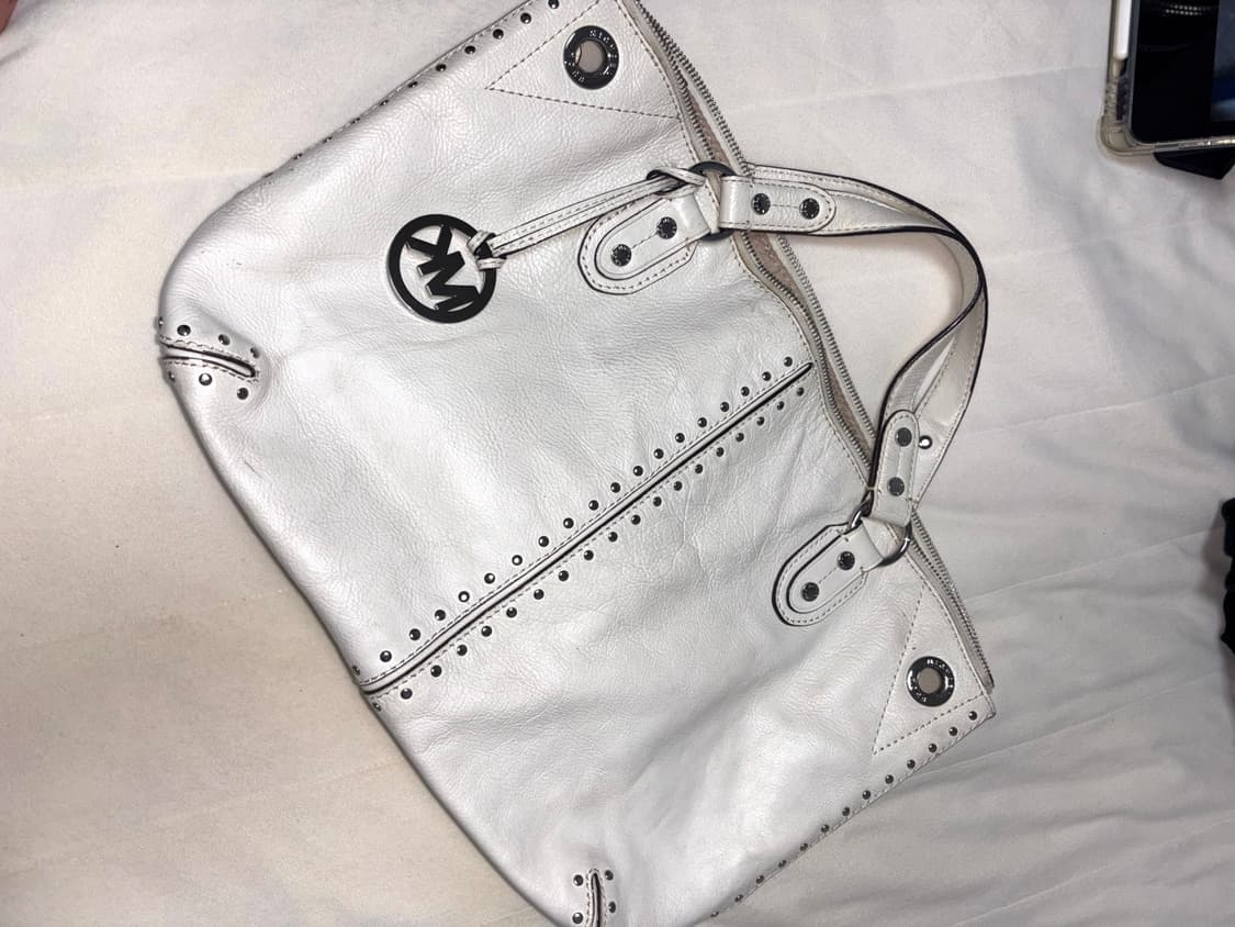 마이클 코어스 화이트 더플백 상품이미지1