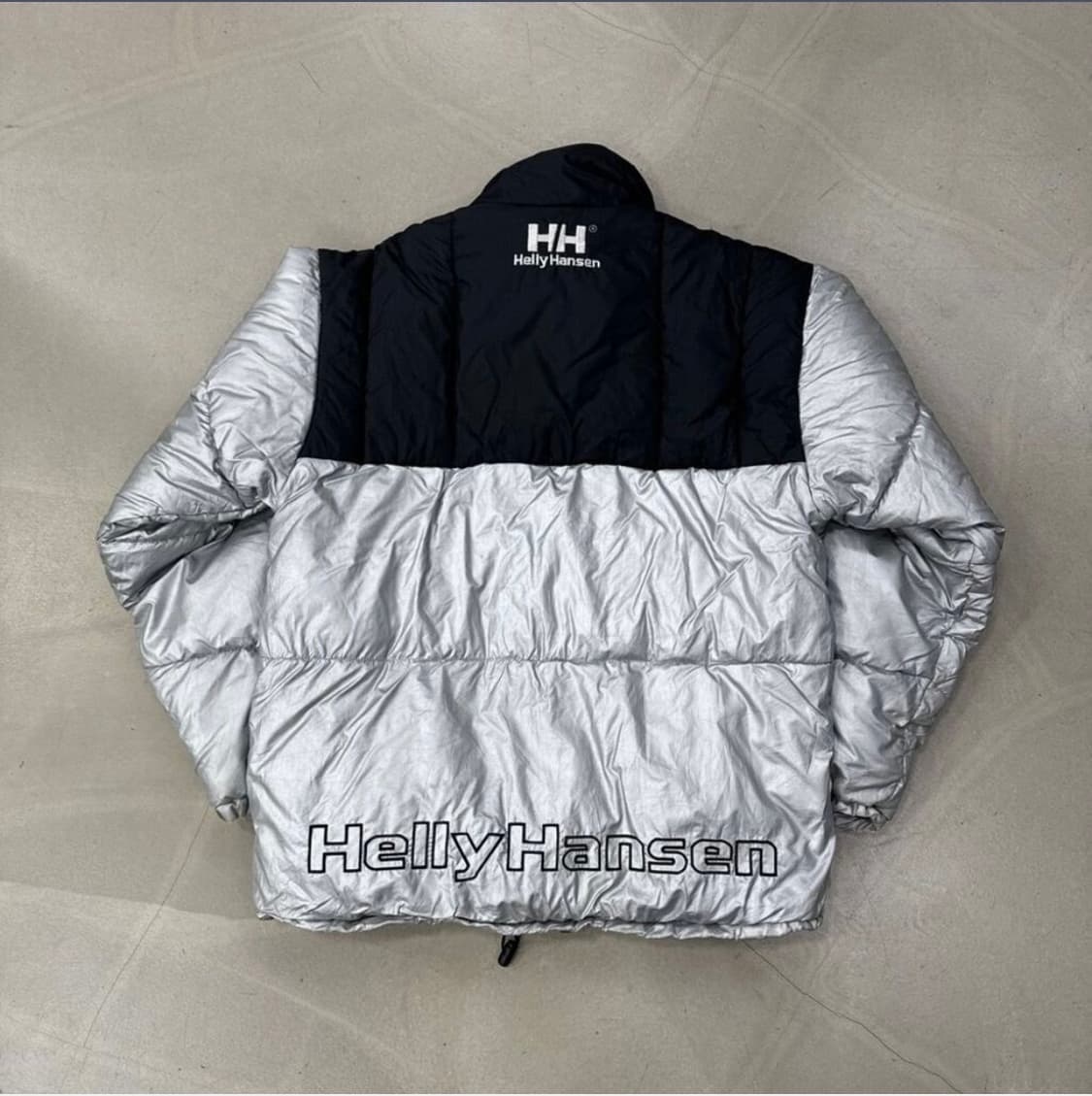 헬리한센 실버 패딩 자켓 M 상품이미지2