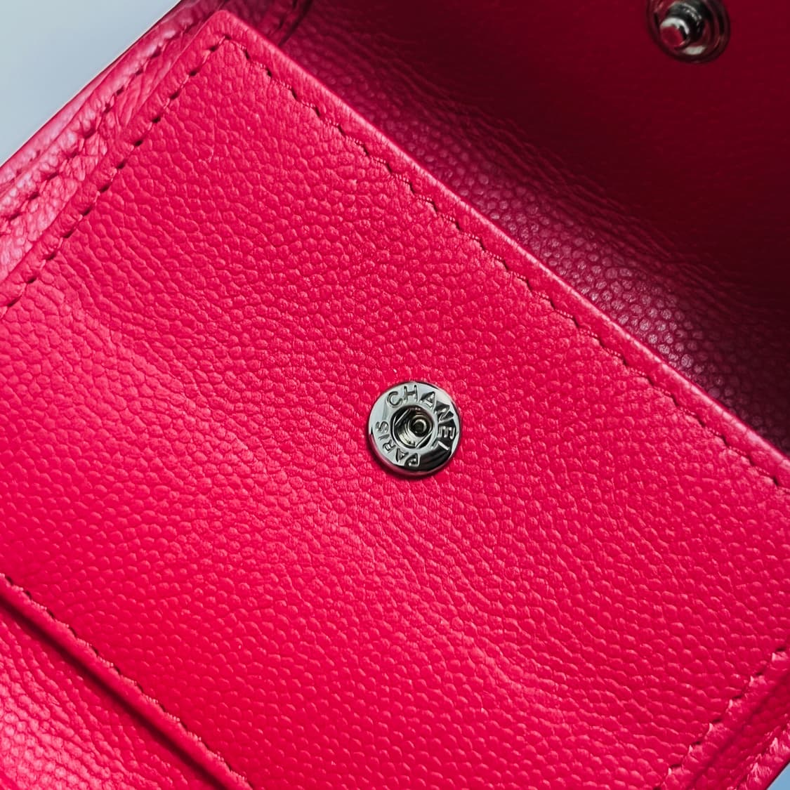 샤넬 까델리아 캐비어 레더 컴퍅트 중지갑 상품이미지7