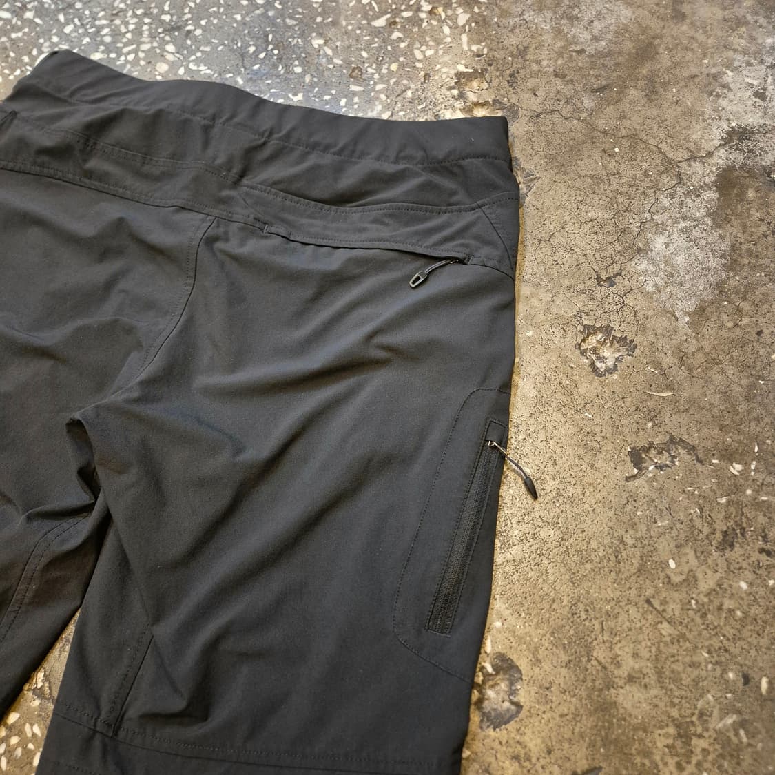 32인치 아디다스 블랙 기능성 반바지  상품이미지7