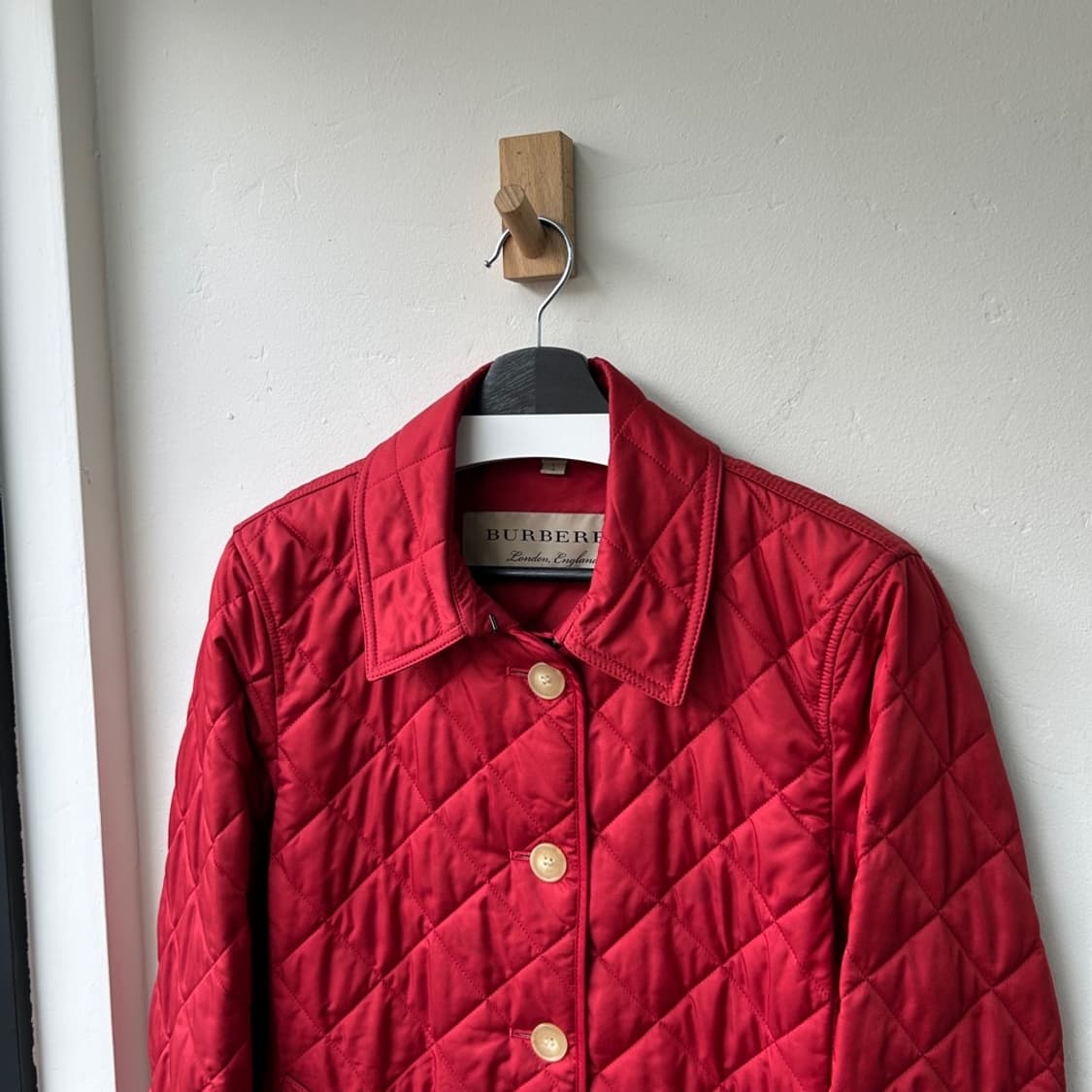 16422 - 버버리 레드 퀄팅 자켓 상품이미지1
