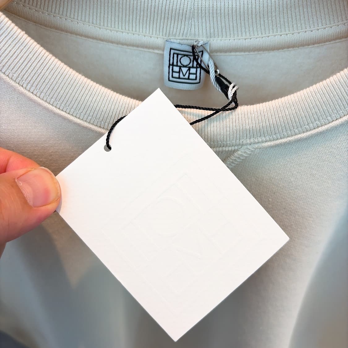 (정품/새상품) TOTEME 토템 여성 오프화이트 크루넥 약기모 맨투맨 상품이미지4