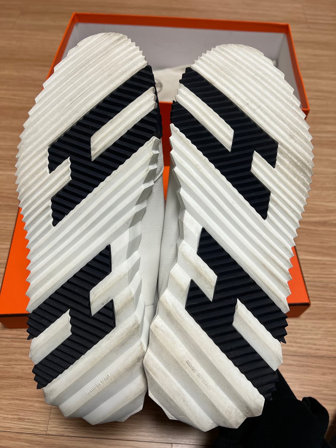 에르메스 바운싱 벨루어 고트스킨 스니커즈 상품이미지6