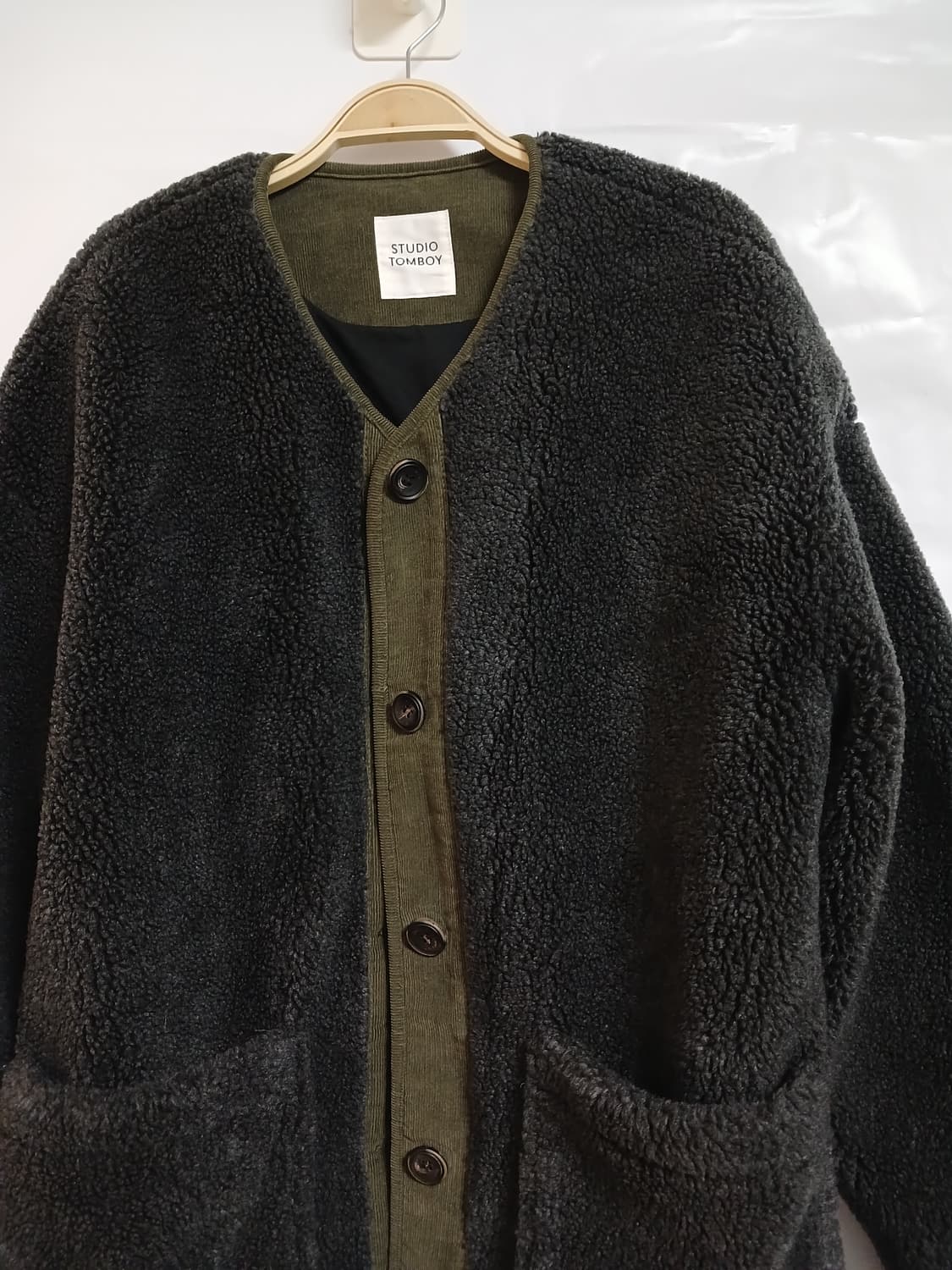 (F,실측 105) 스튜디오 톰보이 여성 뽀글이 부클 가디건 상품이미지3