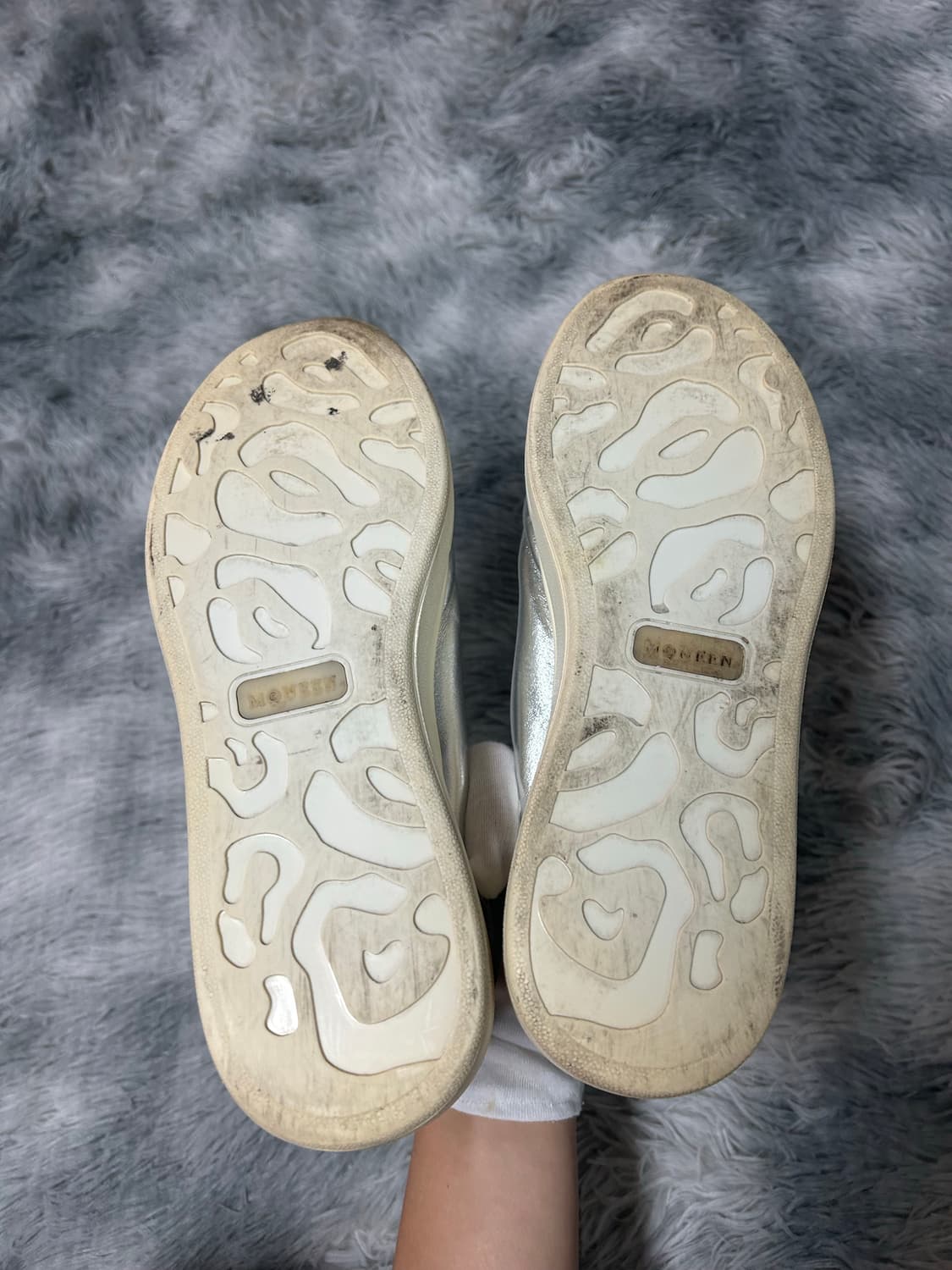 [41 size] 알렉산더 맥퀸 오버솔 스니커즈 실버/네이비 상품이미지6