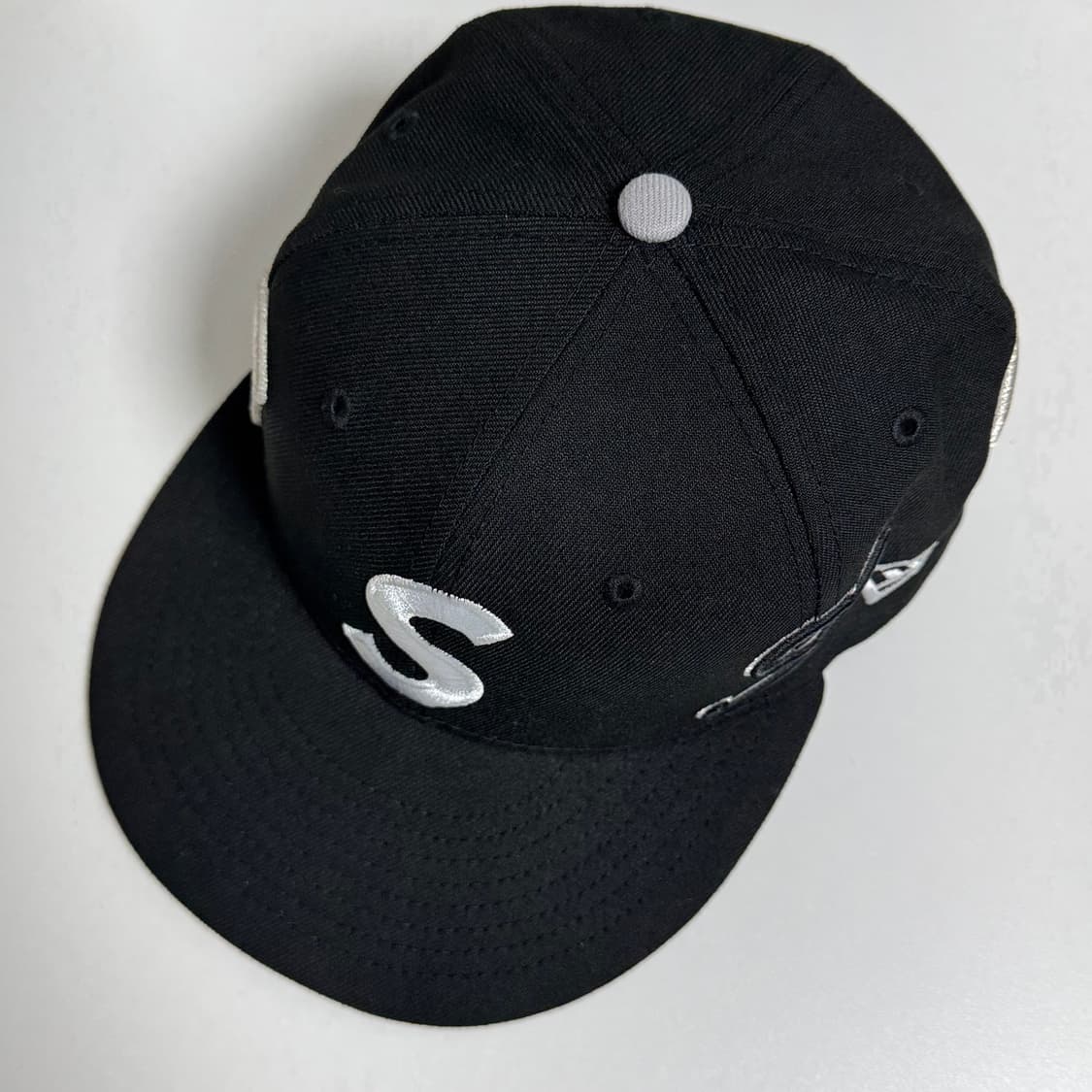 슈프림 멀티 S 로고 뉴에라 블랙 - 25SS 상품이미지1