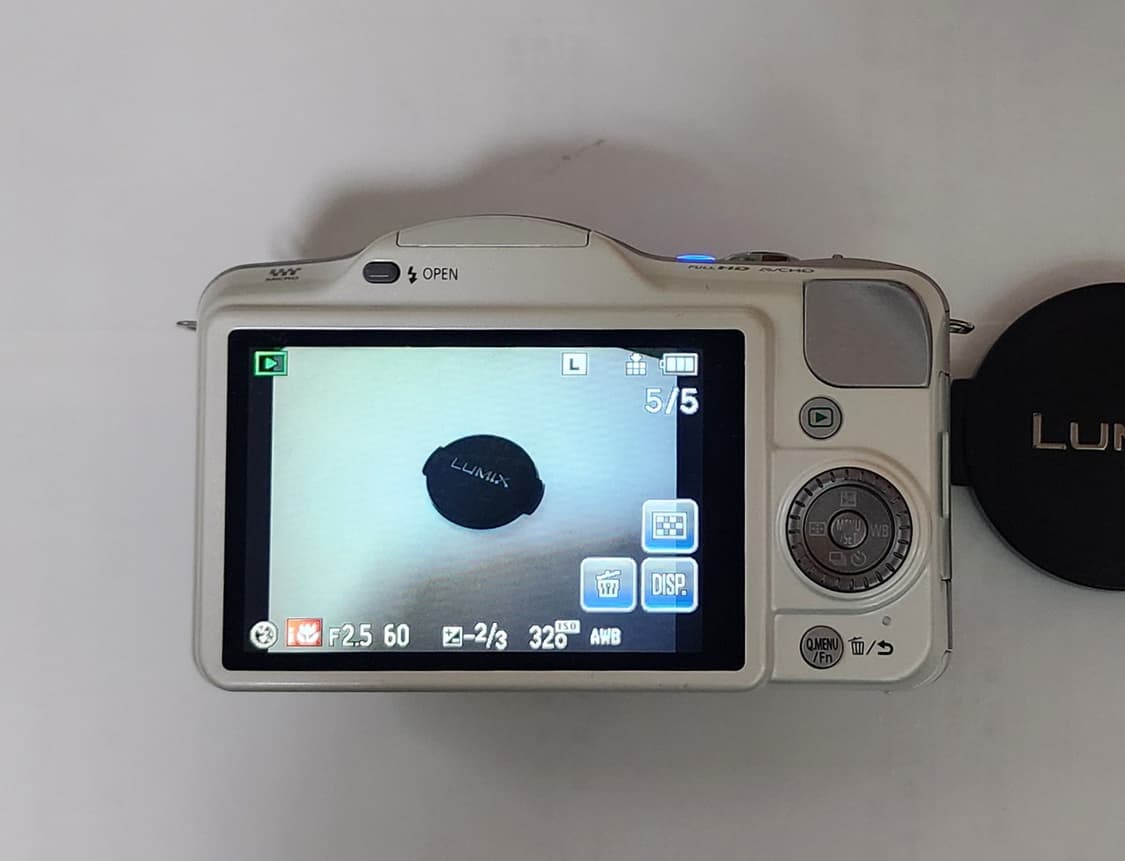 파나소닉 루믹스 디지털카메라 GF3 와 14mm 렌즈팝니다. 상품이미지6