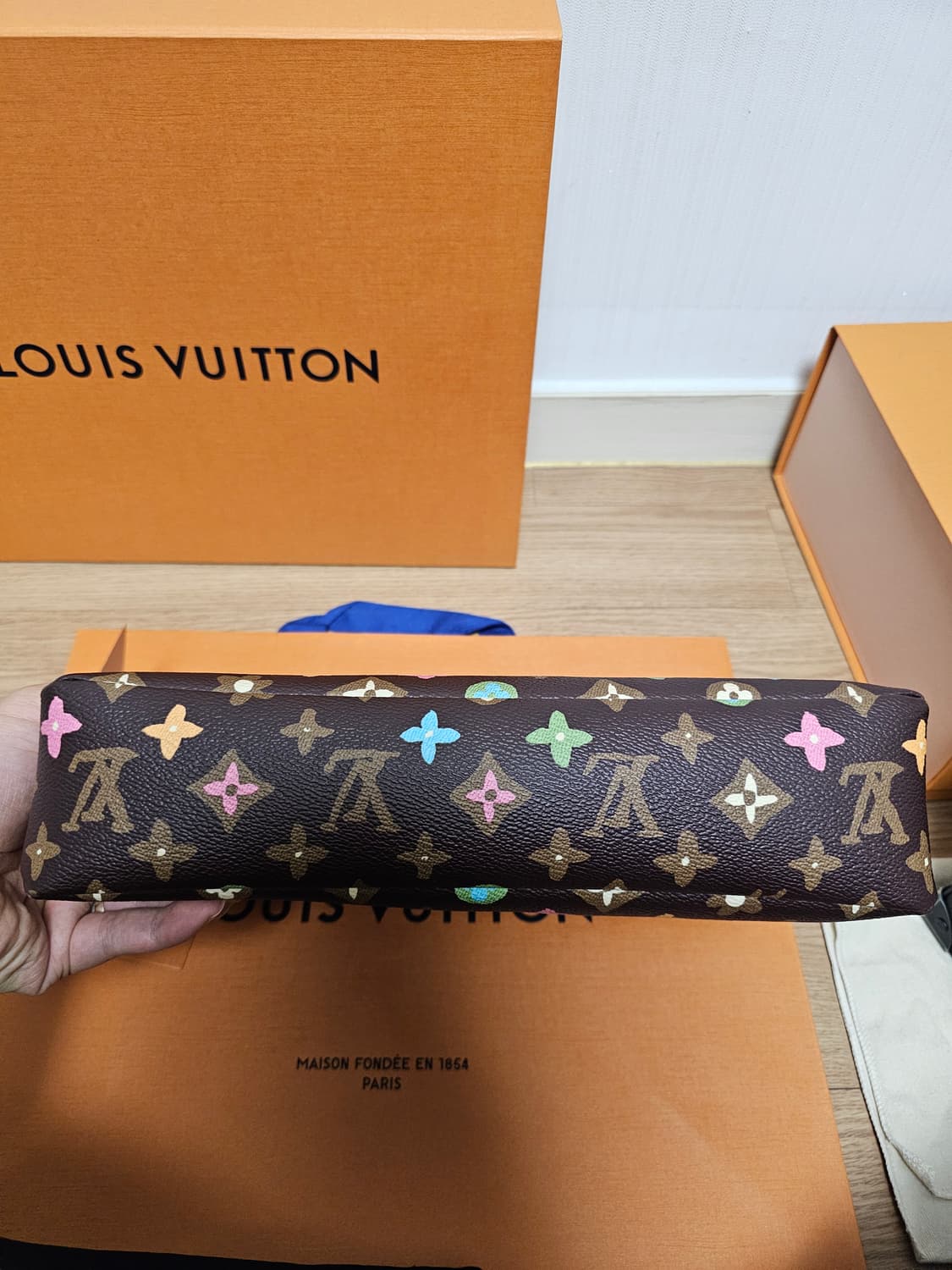 루이비통 타일러x퍼렐 강아지 초콜렛 포쉐트 클러치백 상품이미지5