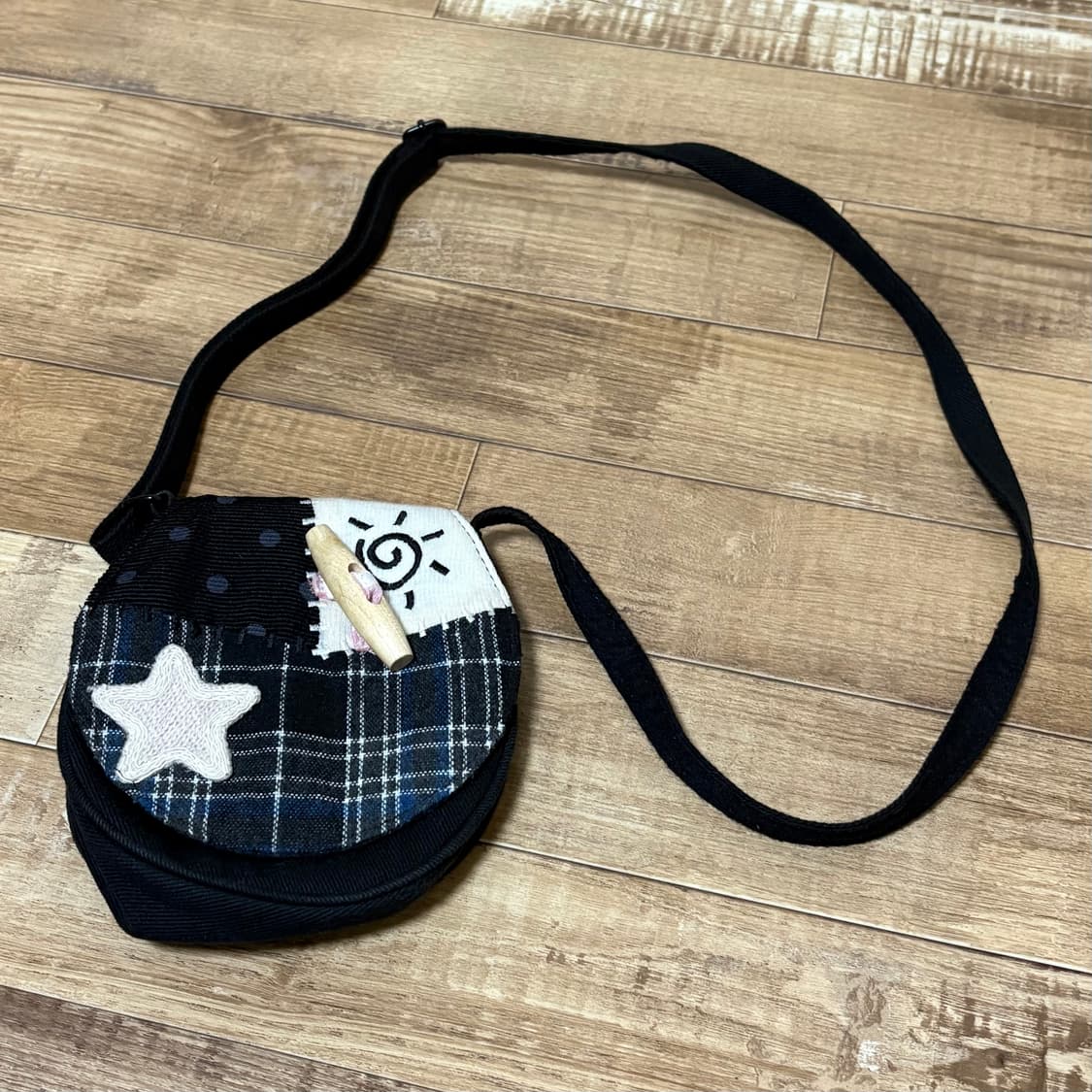 더뮤지엄비지터 패치워크 스트링 미니백 상품이미지2