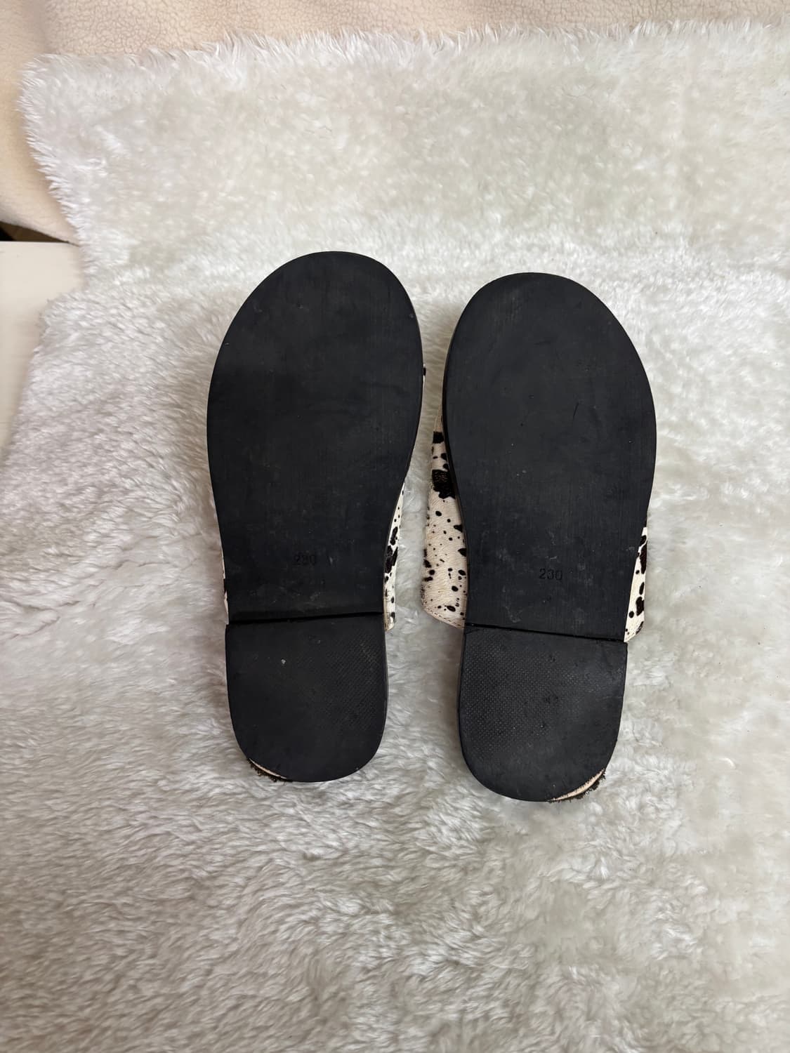 마뗑킴(Matin Kim)송치 슬라이드 샌들 인 드롭 페인트 슬리퍼 상품이미지4