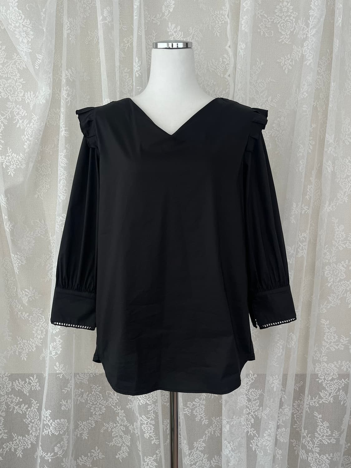 88-160) JJ지고트 브이넥 블라우스 블랙 상품이미지1