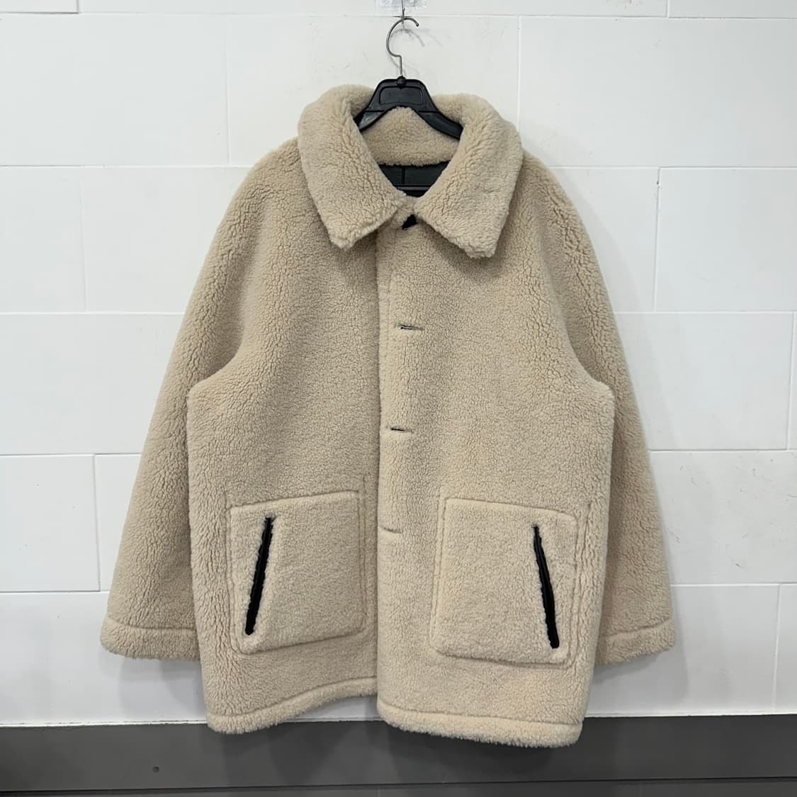 무신사스탠다드 우먼즈 리버시블 비건 레더 시어링 하프 코트 상품이미지4