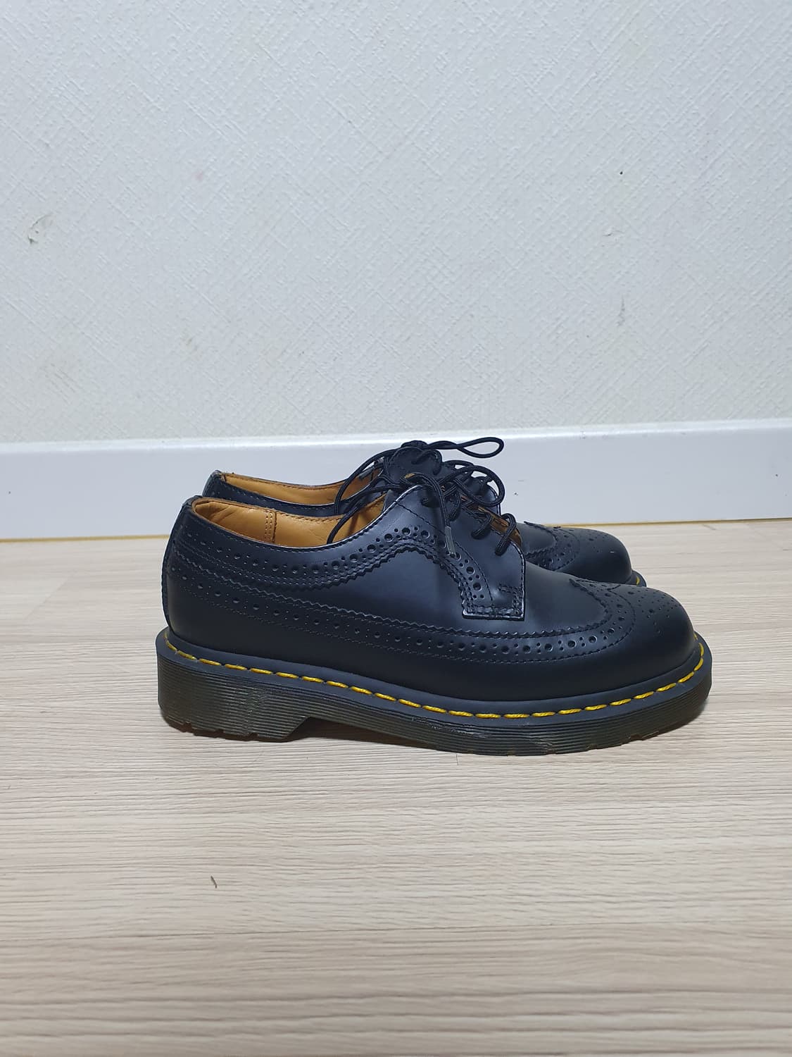 닥터마틴 블랙 윙팁 슈즈 240 상품이미지1