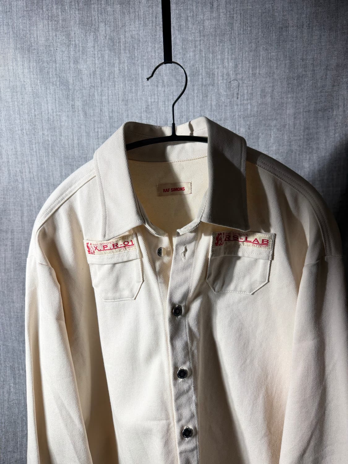 SS20 라프시몬스 슬림핏 데님셔츠 상품이미지4