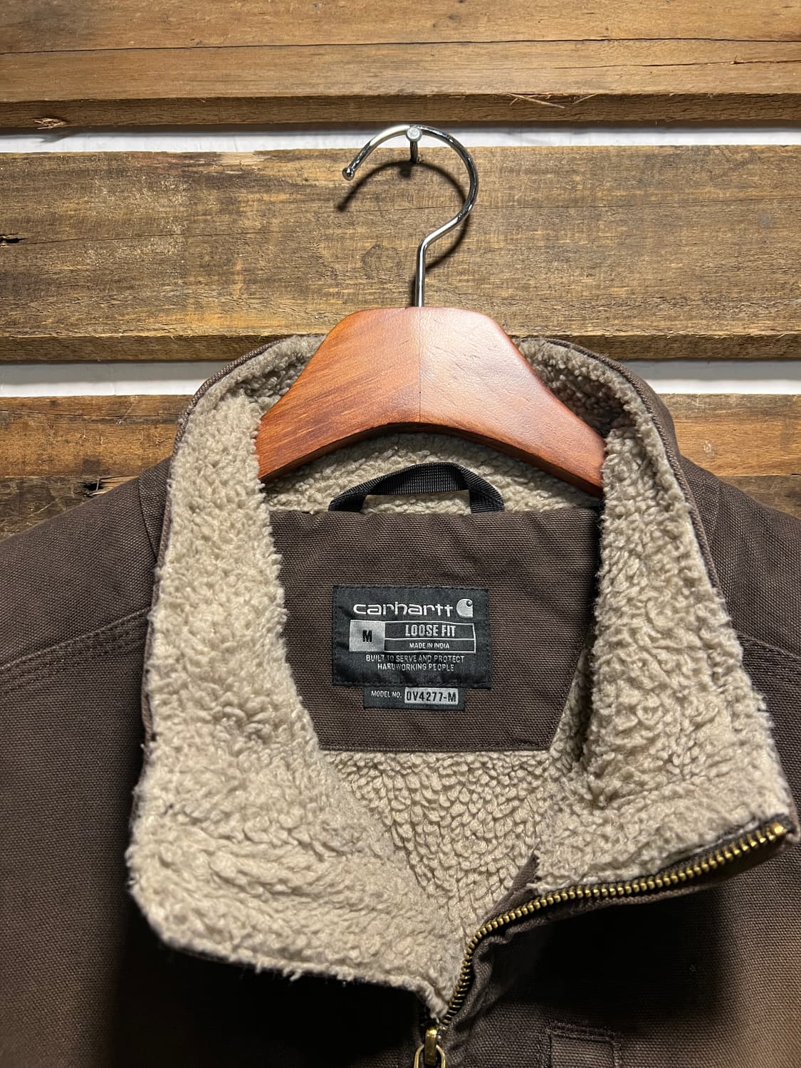 [M]칼하트 USA 쉐르파 라이닝 다크브라운 워크 베스트 상품이미지2