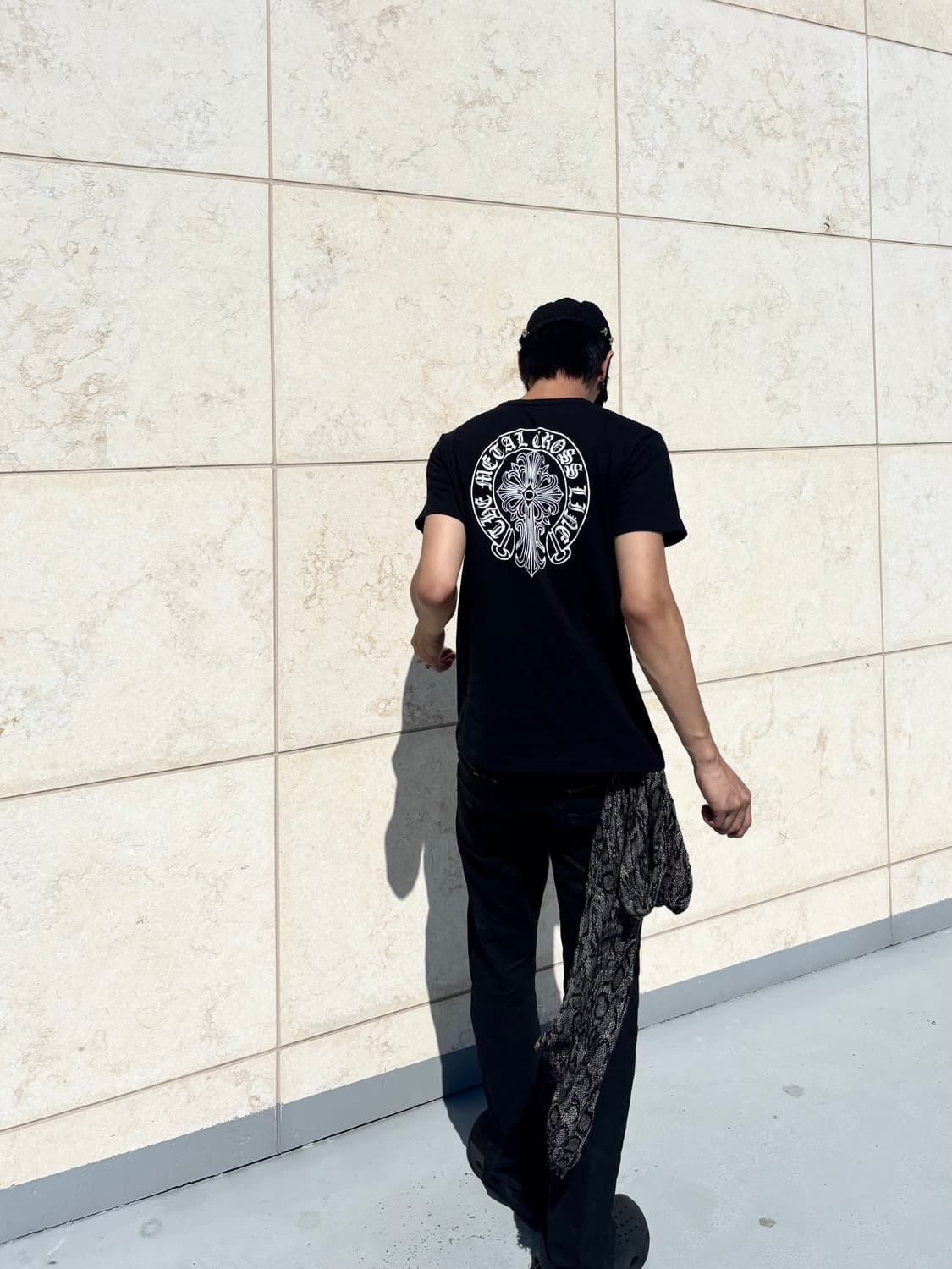 “Vintage” Cross Print Black Tee 상품이미지5