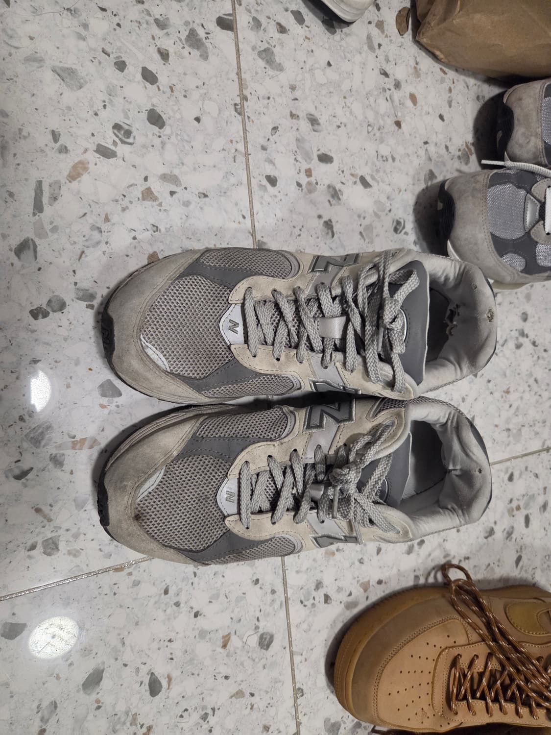 뉴발란스 2002 회색 스니커즈 290mm 상품이미지1