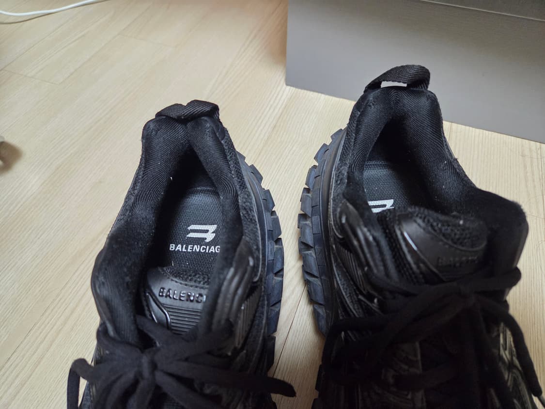 발렌시아가 디펜더43 상품이미지2