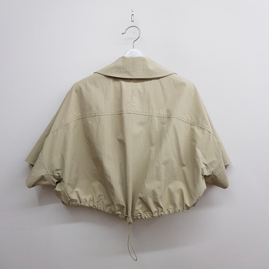 한섬 SJSJ 2023 드로우 스트링셔츠 점퍼 슬리브리스 원피스 세트 상품이미지4