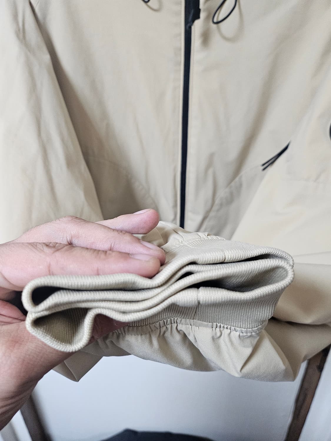 cp컴퍼니 경량 패딩 베이지 L(105) 매장판 상품이미지5