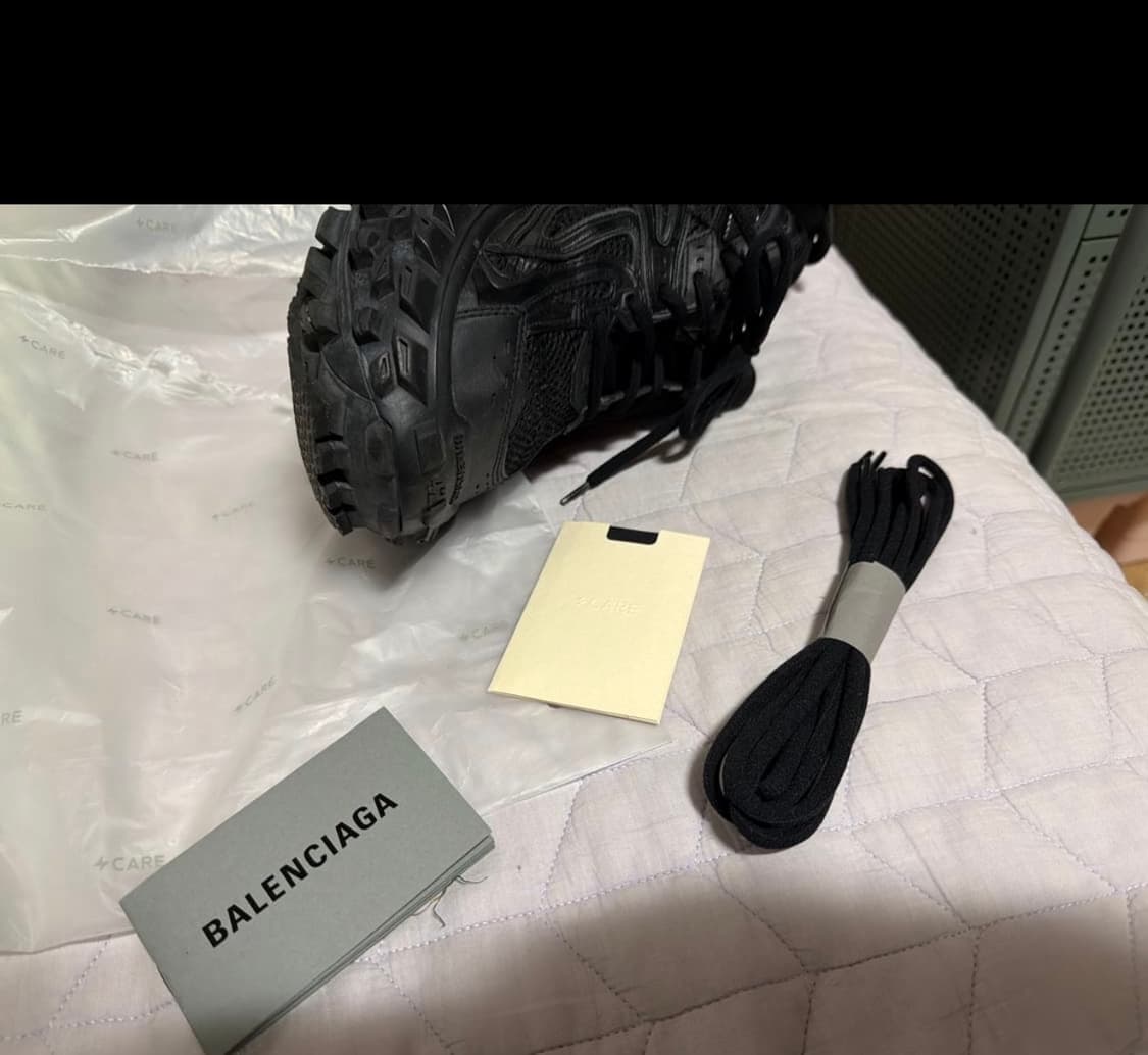 발렌시아가 디펜더 42 상품이미지3