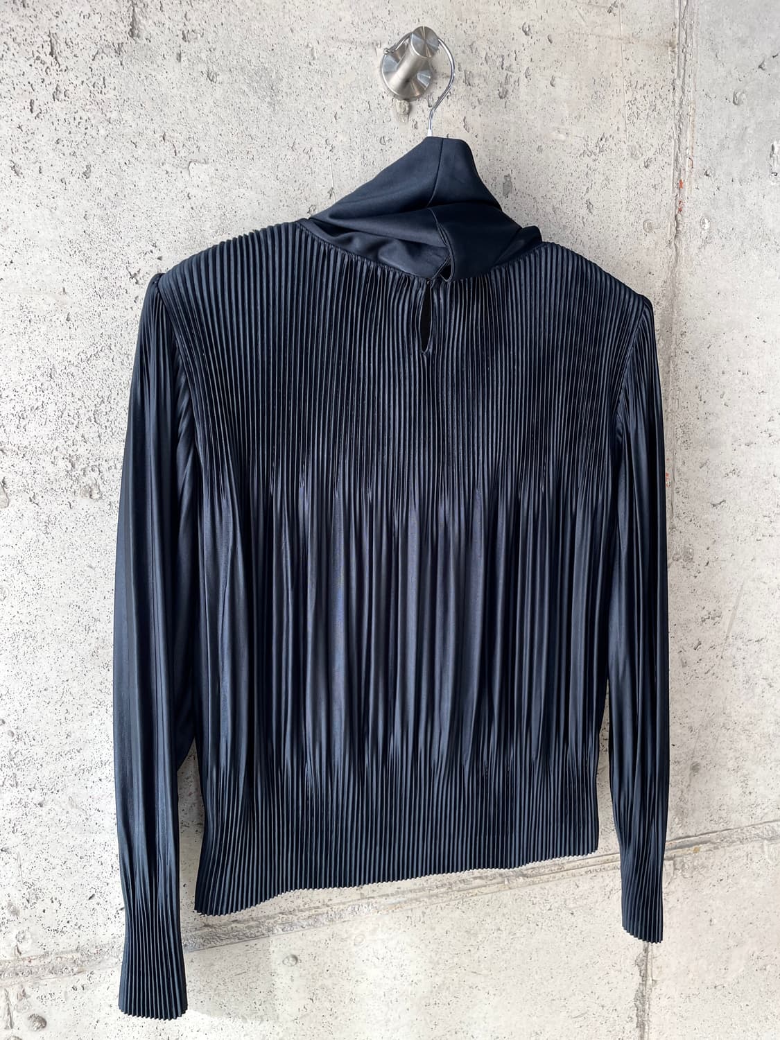 하이넥 플리츠 탑 네이비 상품이미지5