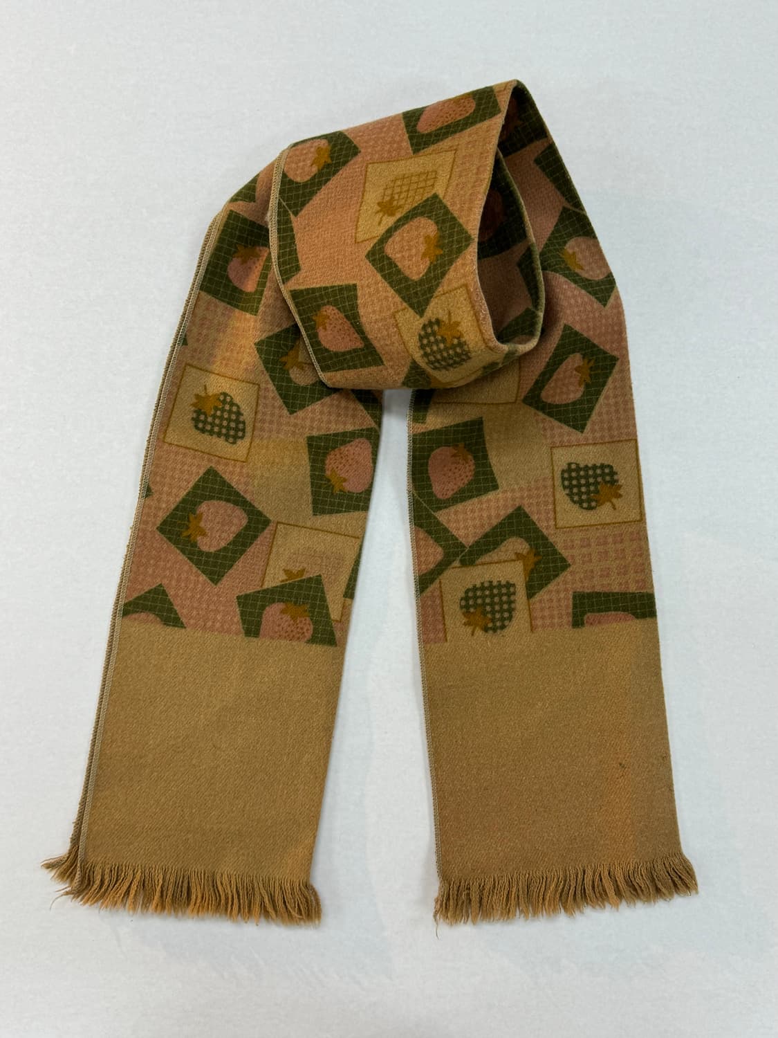 Strawberry pattern muffler 상품이미지1