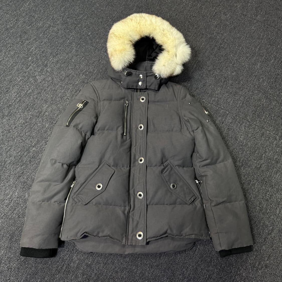 무스너클 여성 화이트퍼 패딩 상품이미지1