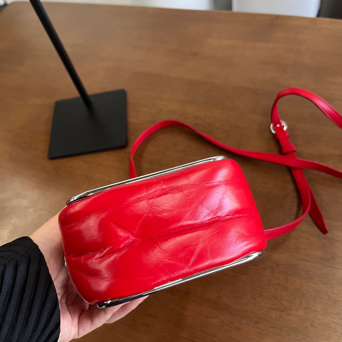 알렉산더왕 퀼팅 레더 크로스백 상품이미지5