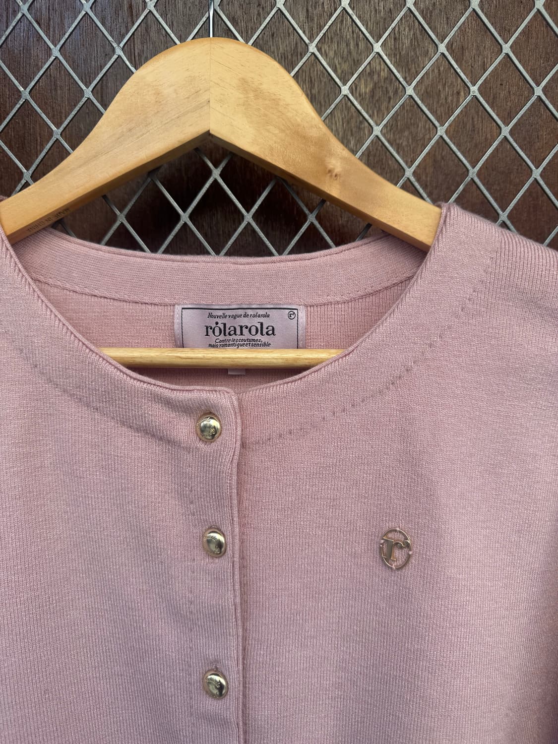 로라로라 라운드 볼륨 핑크 금장단추 모달 가디건 F 상품이미지9