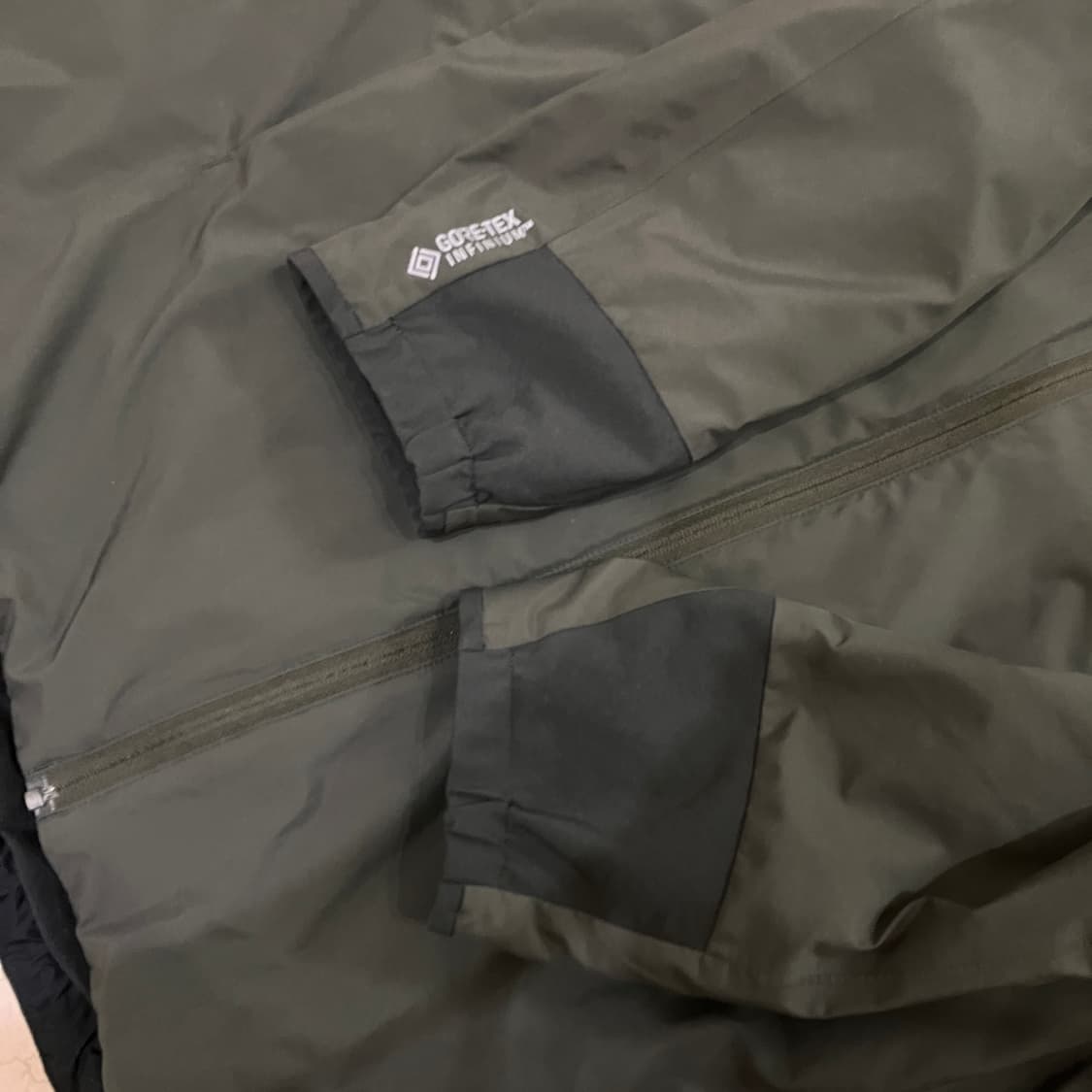 아크테릭스 솔라노 후드 문쉐도우 상품이미지4