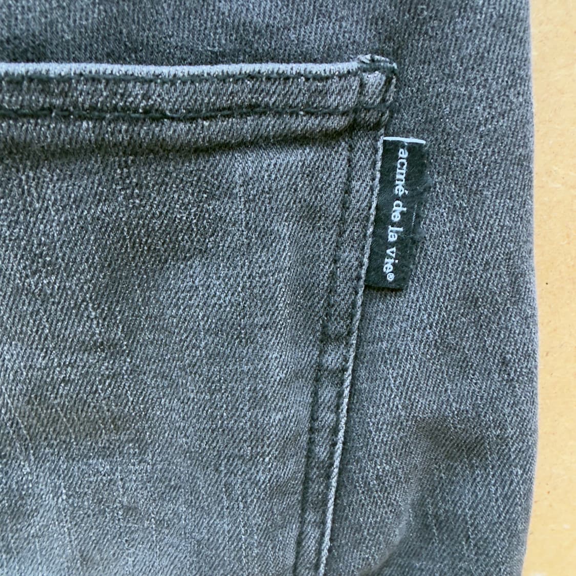 아크메드라비 백 로고 워싱 데님 팬츠 차콜 상품이미지5