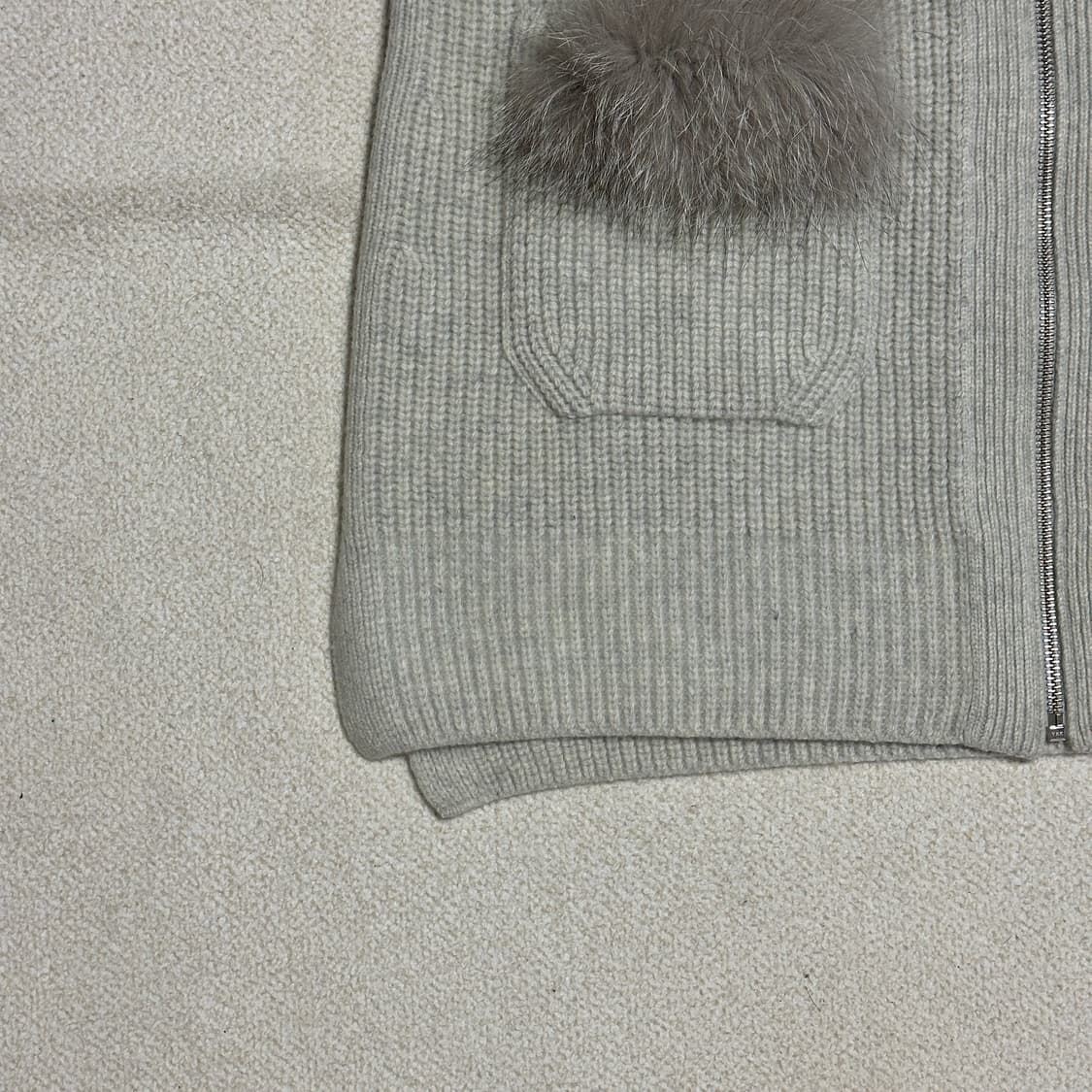 빈폴 레이디스 캐시미어 블렌드 퍼 트리밍 집업 베스트 상품이미지3