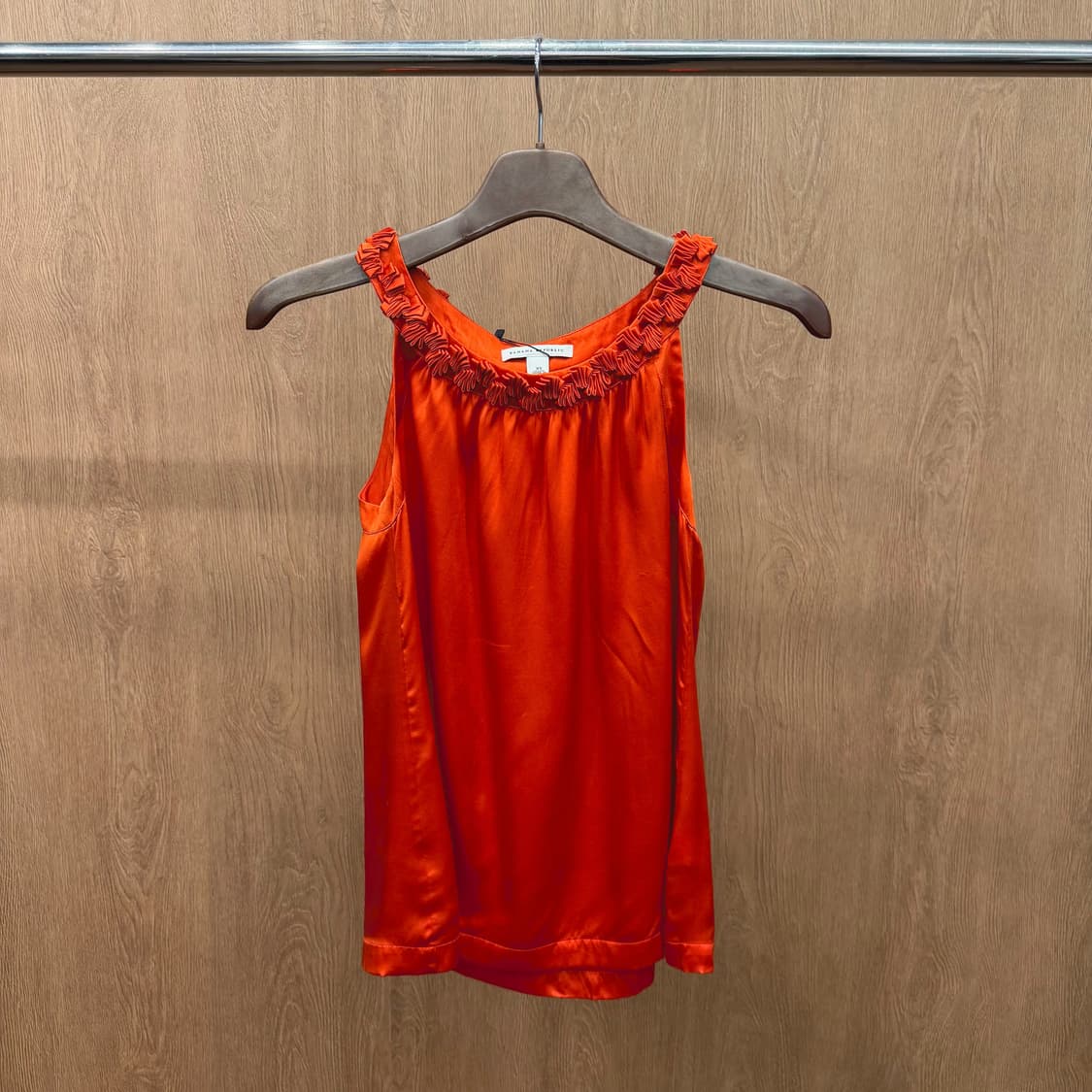 바나나 리퍼블릭 슬리브리스 블라우스 프릴넥 무지 디테일 슬림핏 레드 상품이미지2