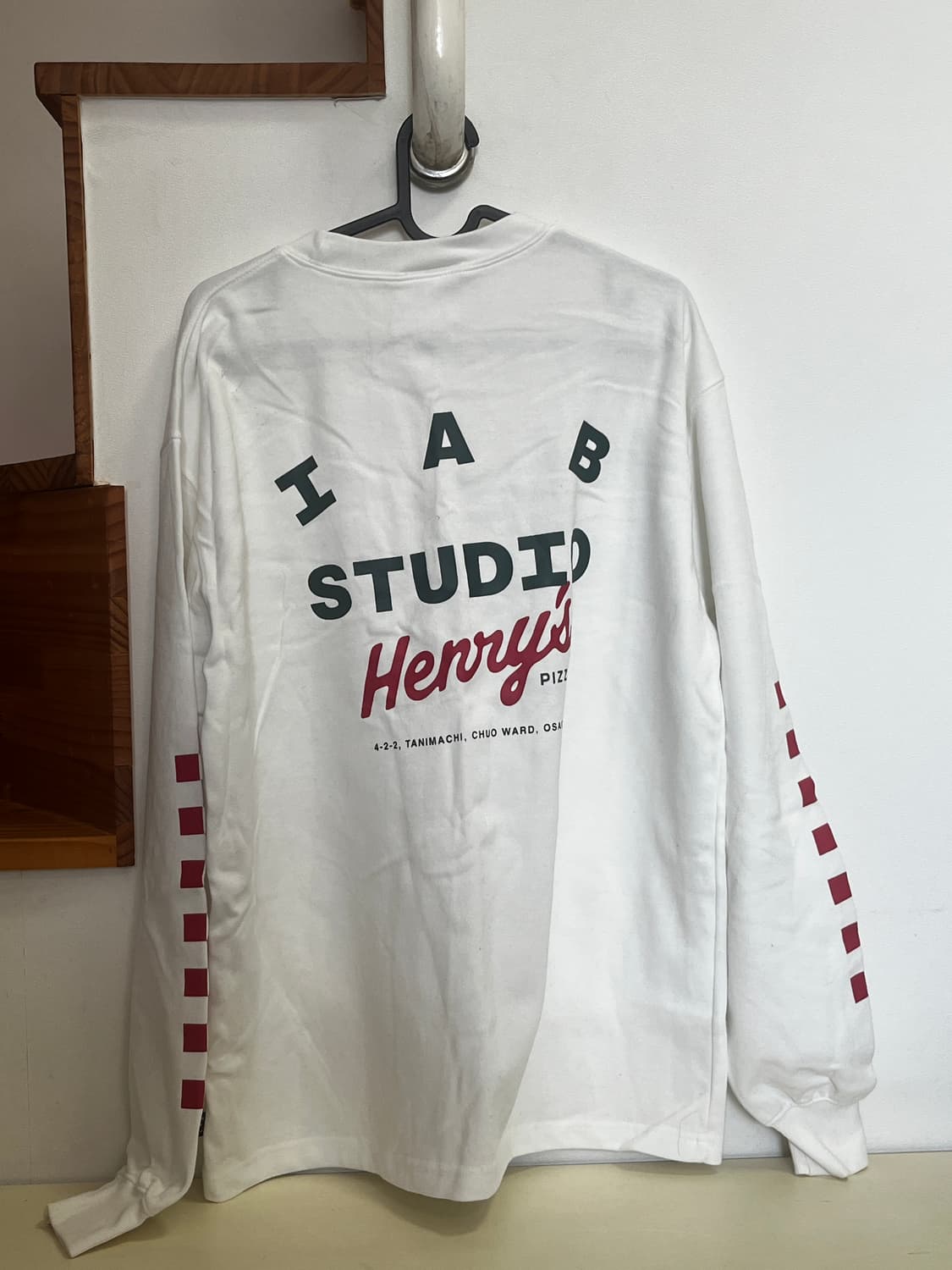 IAB 스튜디오 X Henrys Pizza 티셔츠 상품이미지2