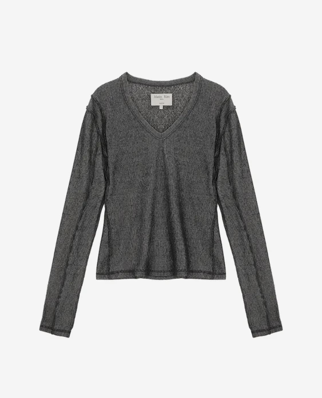 마뗑킴 니트 STITCH V NECK SLIM TOP IN CHARCOA 상품이미지1