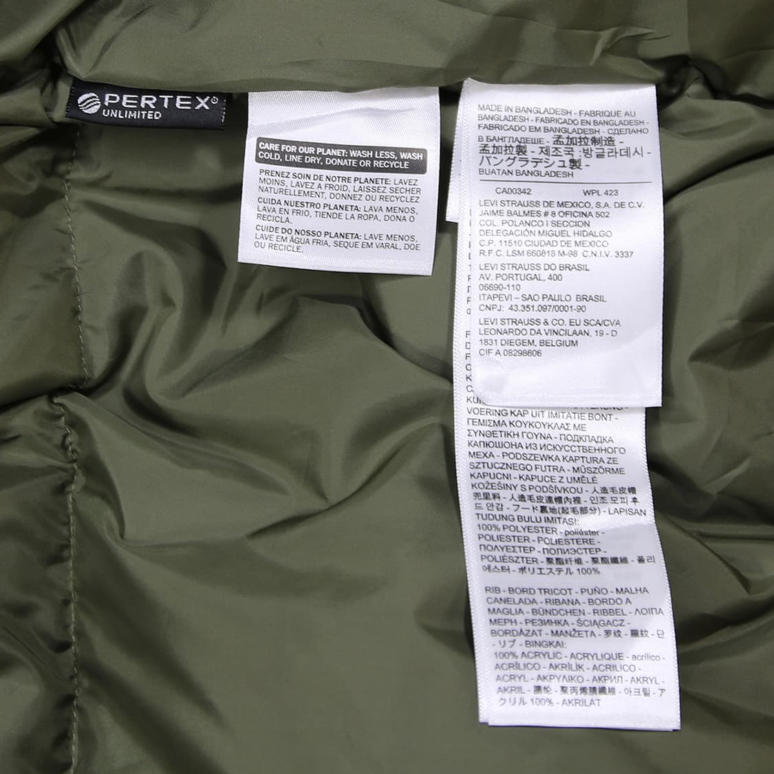 (착용컷) 리바이스 덕다운 롱 패딩 (남성용 100) 상품이미지9