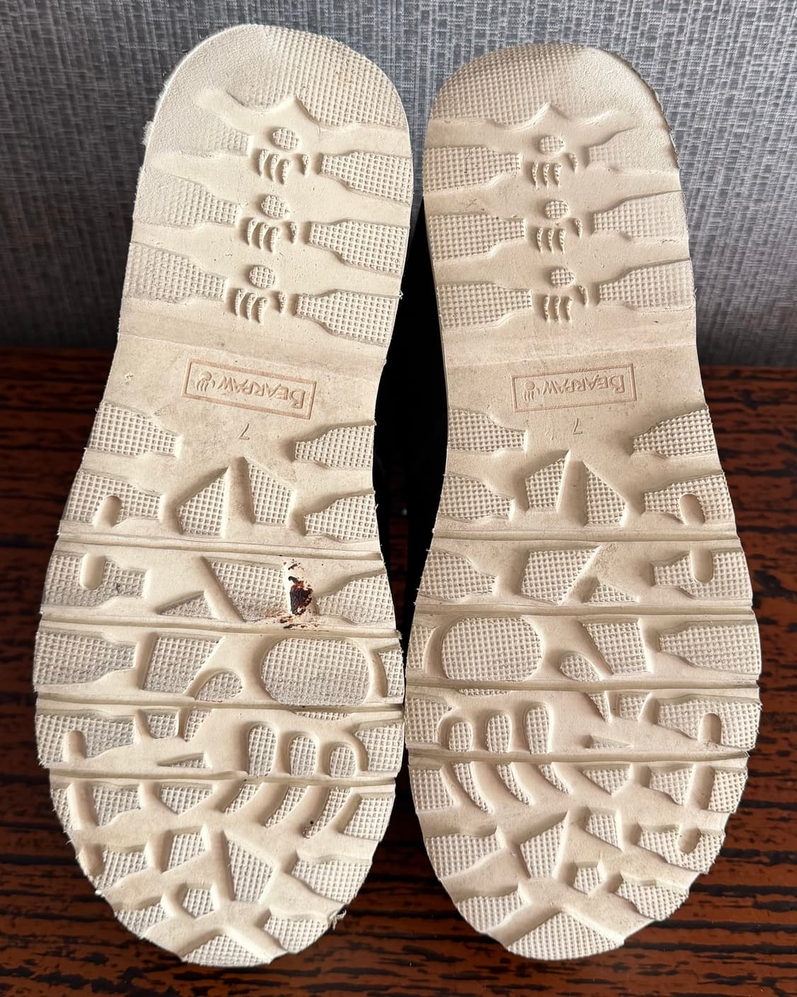 베어파우 BEARPAW 블랙 스웨이드 하운드투스 체크 퍼 방한 부츠 워커 상품이미지9