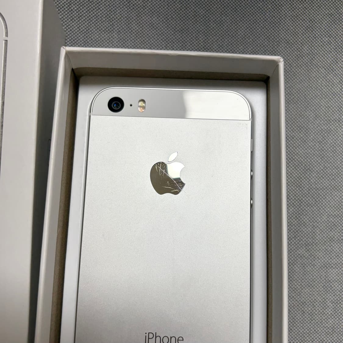 아이폰 SE 실버 32GB 상품이미지4