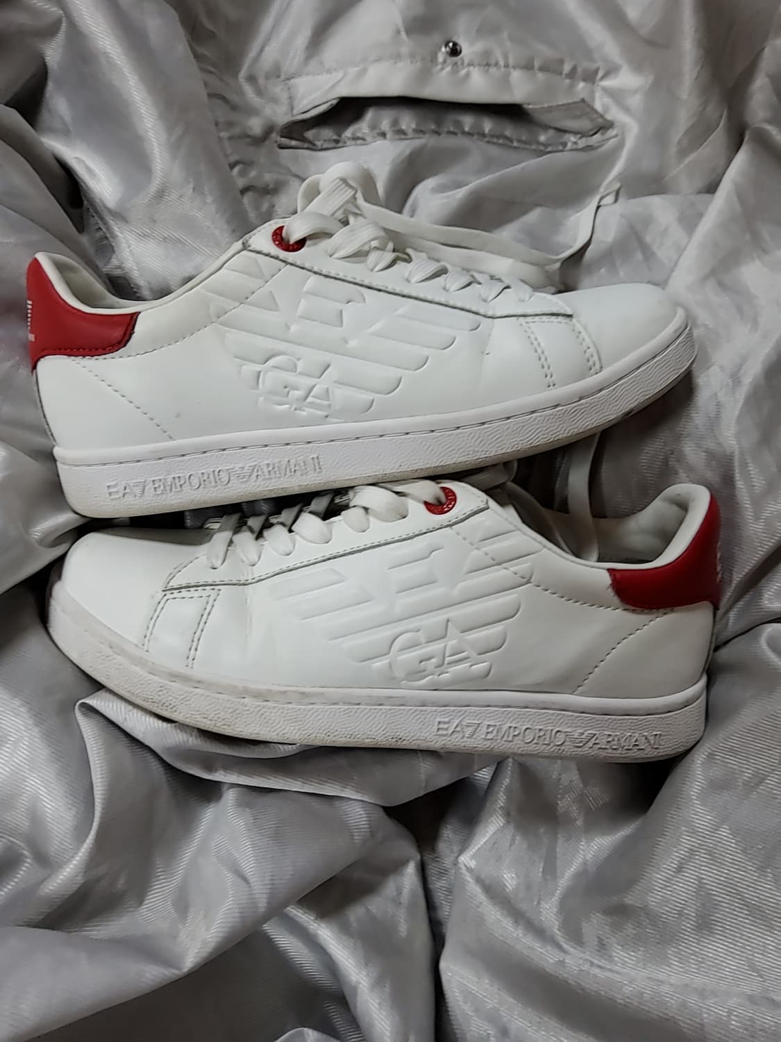 엠포리오 아르마니  화이트 스니커즈 230 상품이미지2