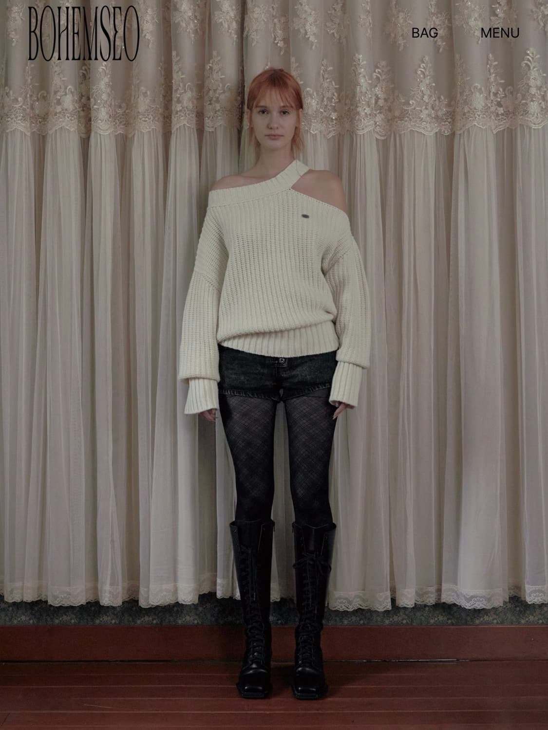 보헤미안서울 넥 컷아웃 루즈핏 니트 상품이미지3