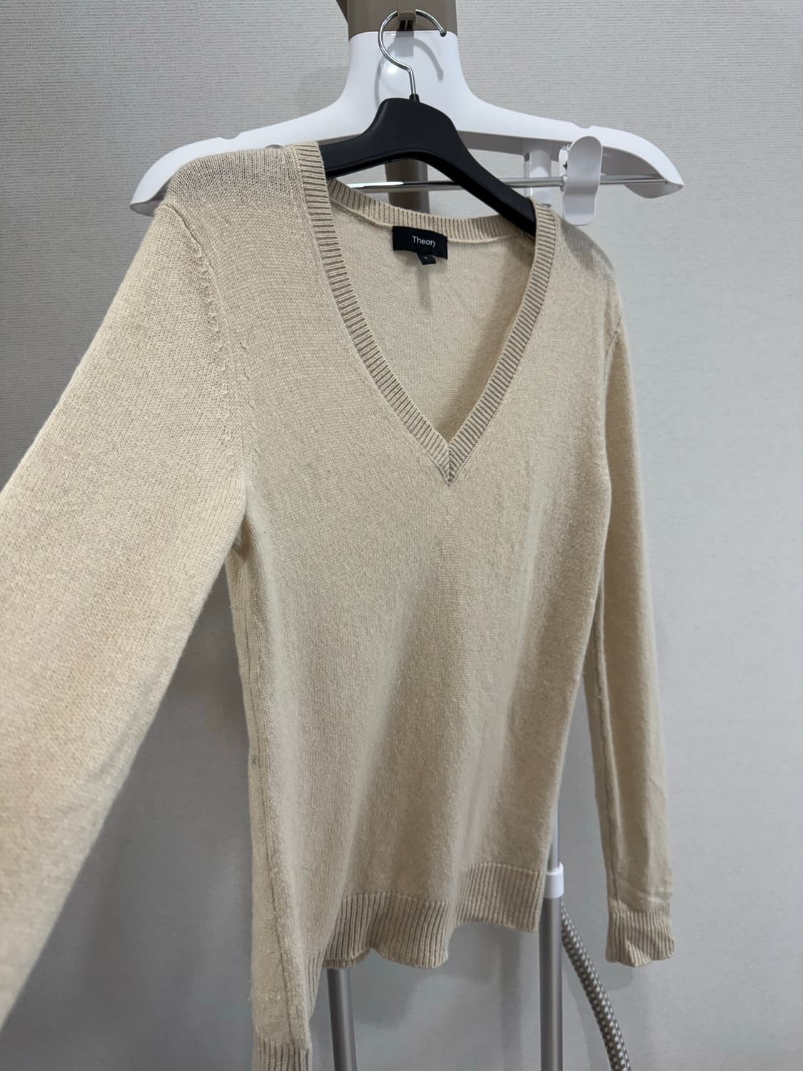 theory 띠어리 캐시미어 브이넥 니트 상품이미지3