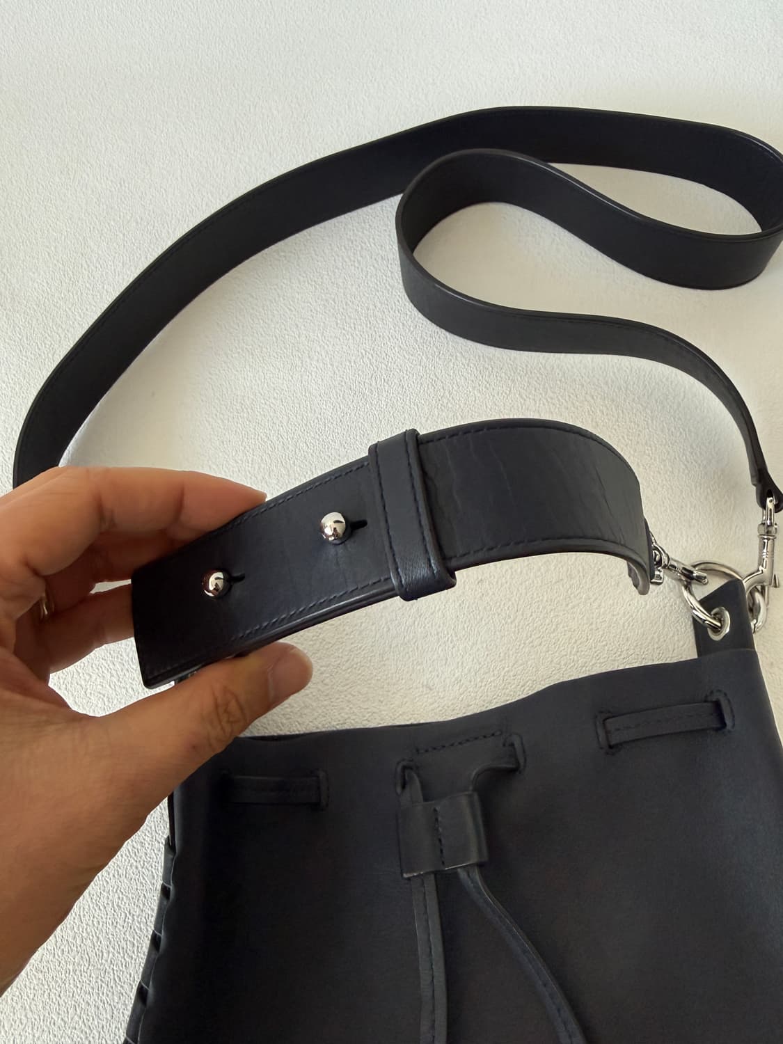 올세인츠(ALLSAINTS) 레더 버킷백 상품이미지6